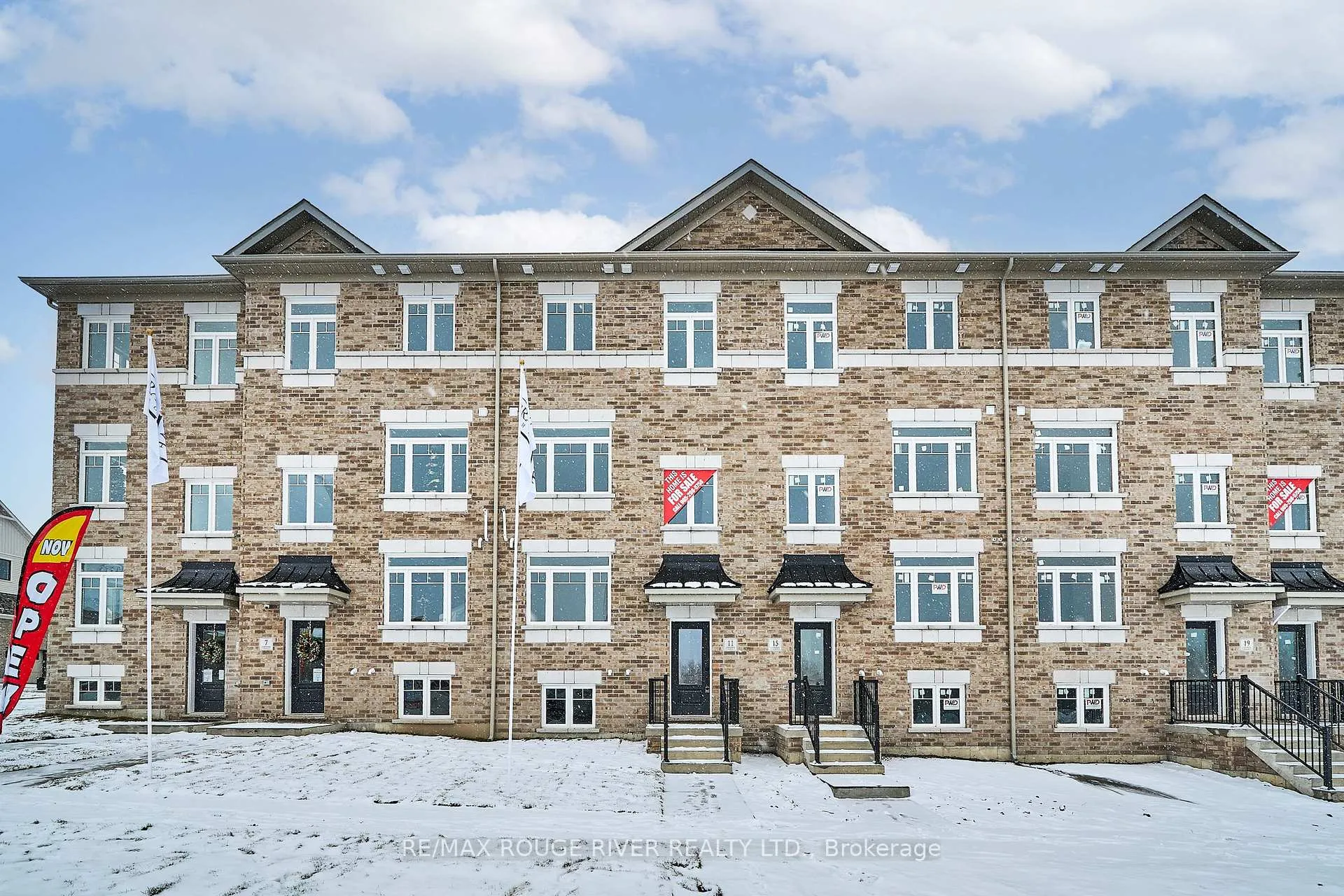 Photo 2 of 11 Addyman Crescent, Clarington, Newcastle — HOMEH