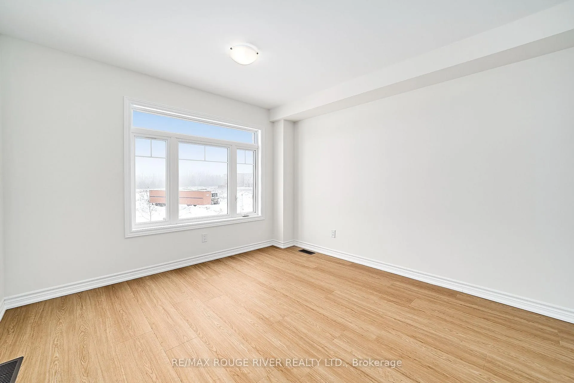 Photo 9 of 11 Addyman Crescent, Clarington, Newcastle — HOMEH