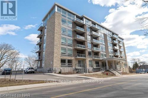 Front of Unit 407, 479 Charlton Avenue E