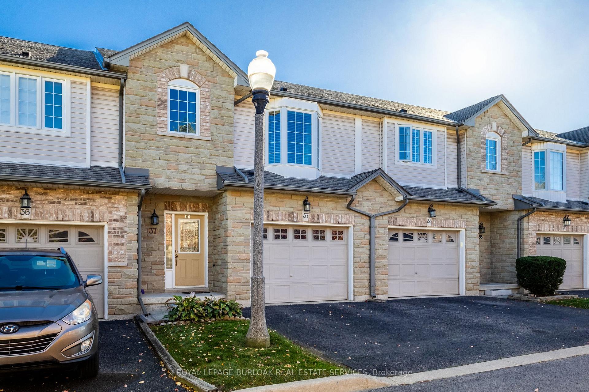 Photo 1 of Unit 37, 232 Stonehenge Drive, Hamilton, Meadowlands — HOMEH