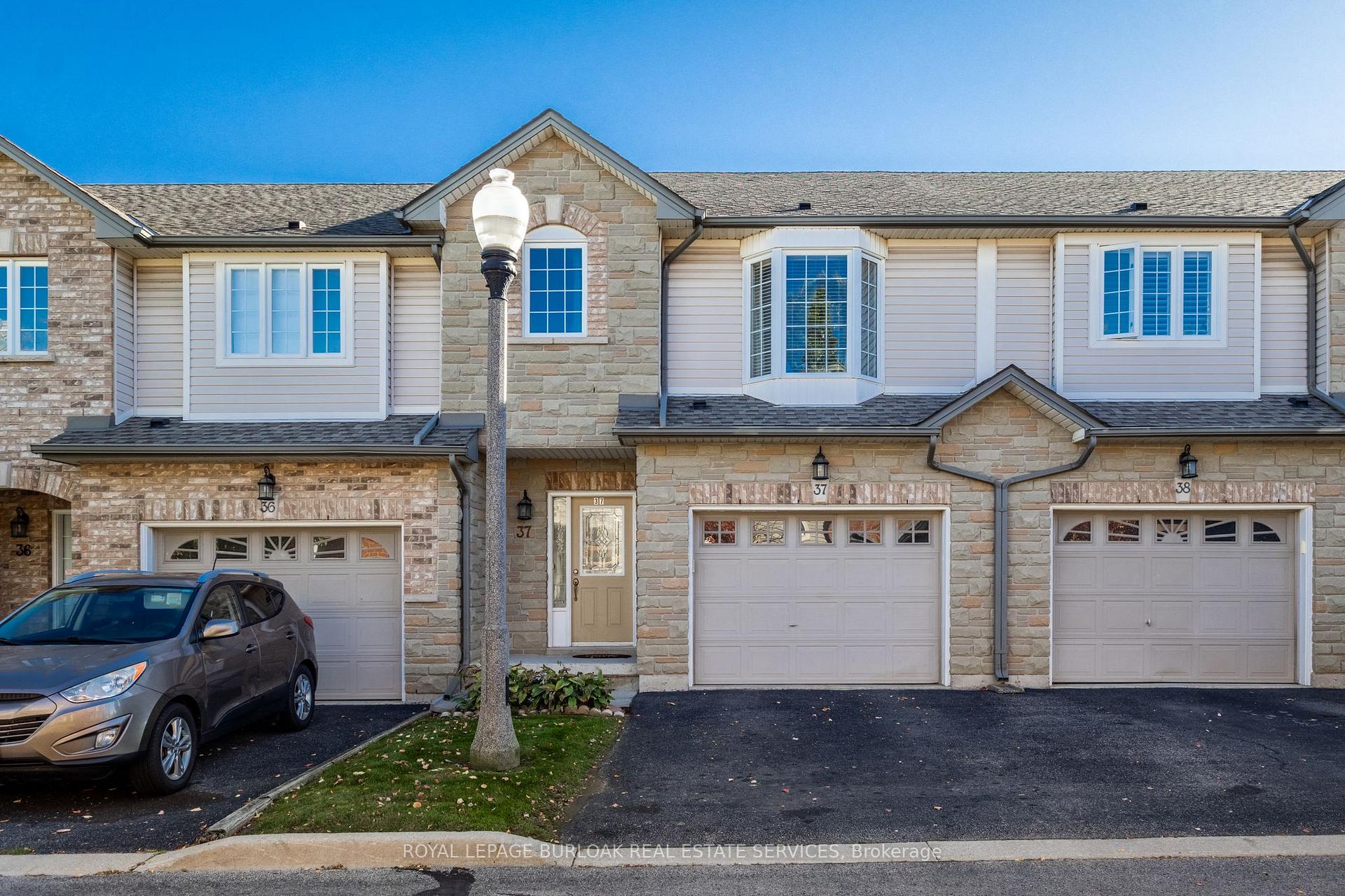 Photo 2 of Unit 37, 232 Stonehenge Drive, Hamilton, Meadowlands — HOMEH