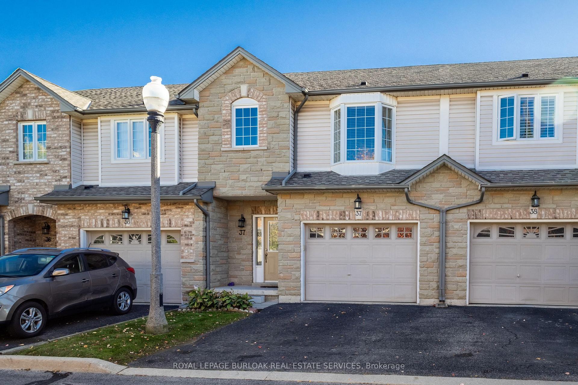 Photo 3 of Unit 37, 232 Stonehenge Drive, Hamilton, Meadowlands — HOMEH
