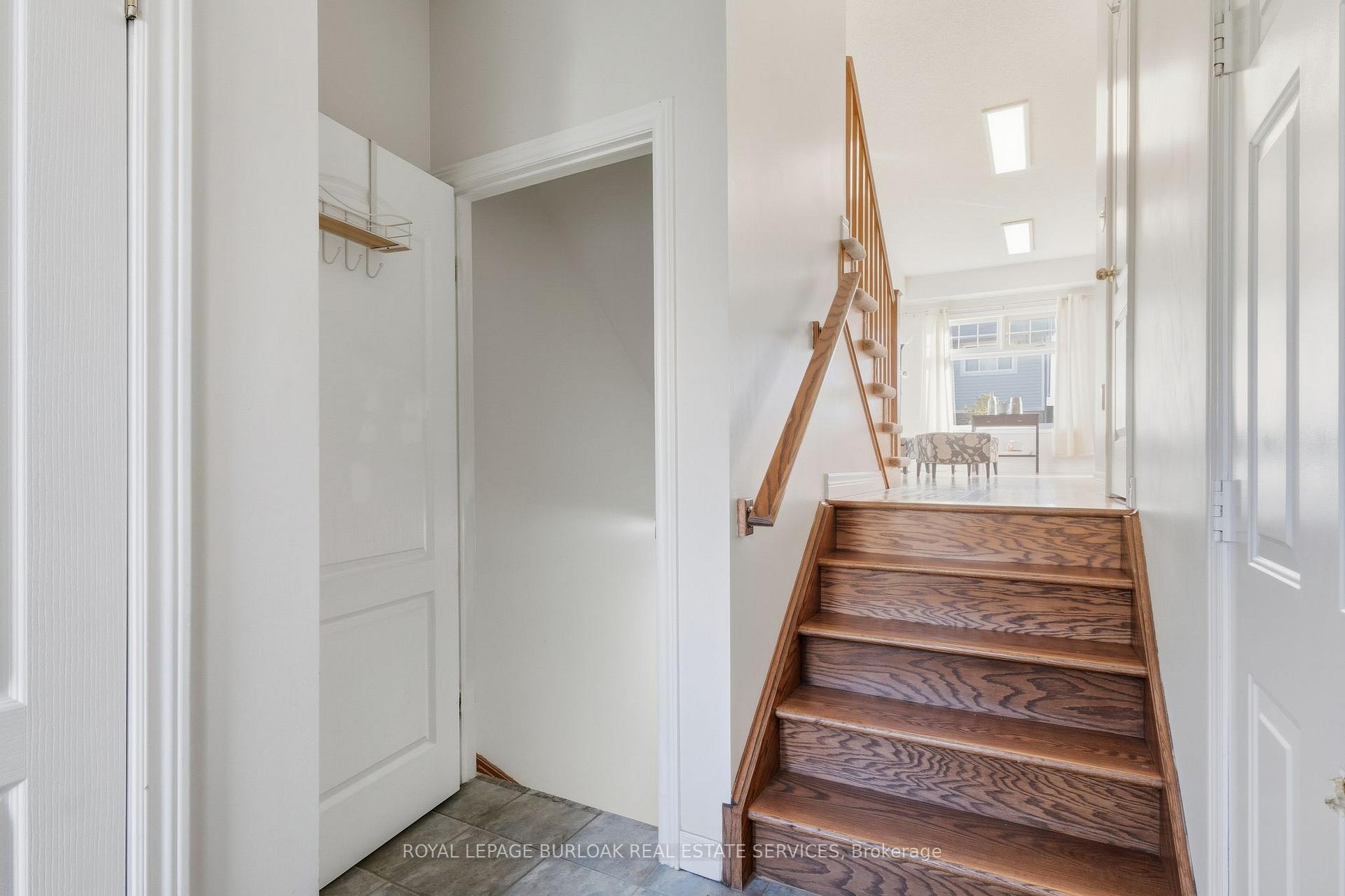 Photo 5 of Unit 37, 232 Stonehenge Drive, Hamilton, Meadowlands — HOMEH