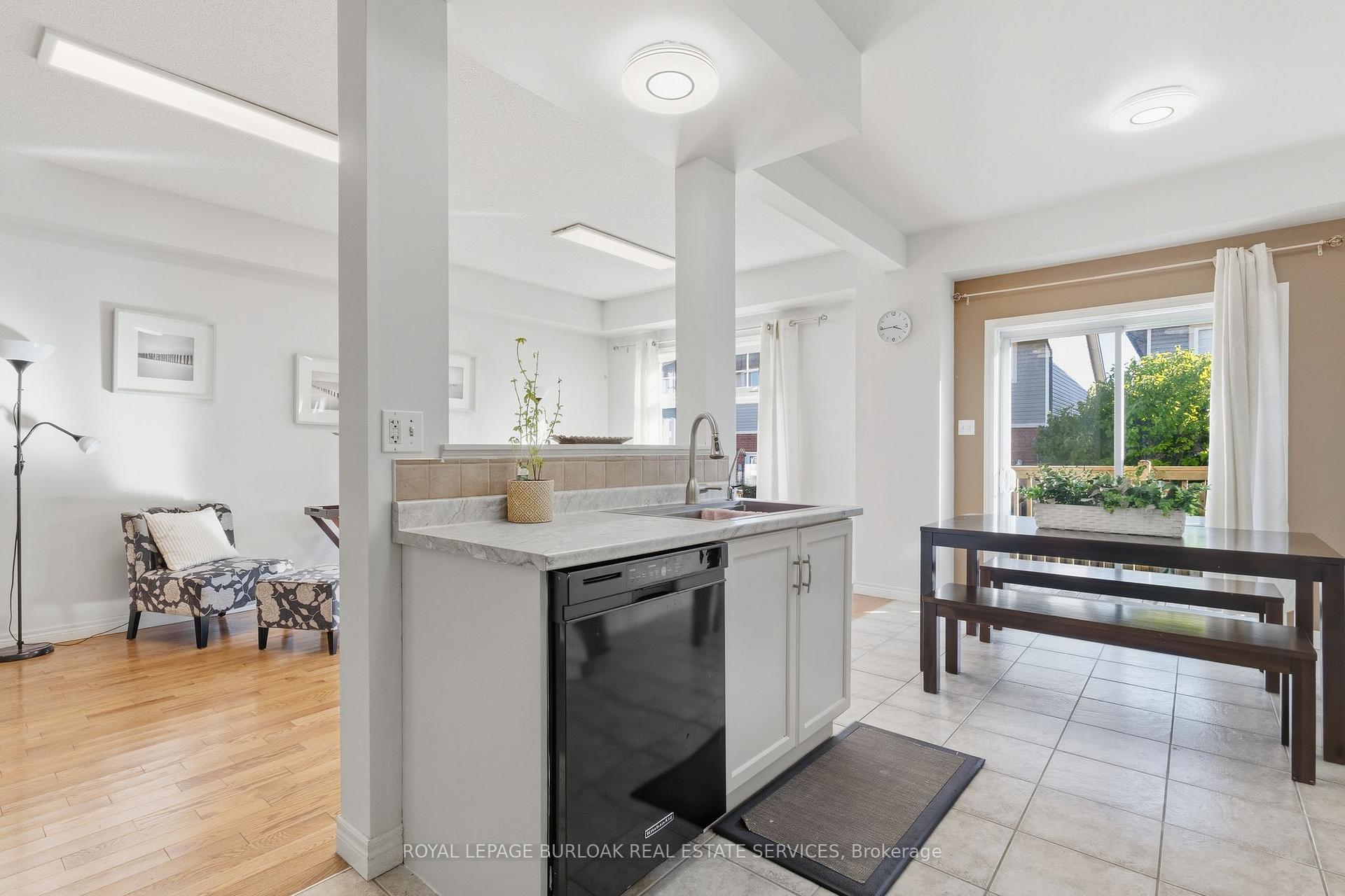 Photo 9 of Unit 37, 232 Stonehenge Drive, Hamilton, Meadowlands — HOMEH