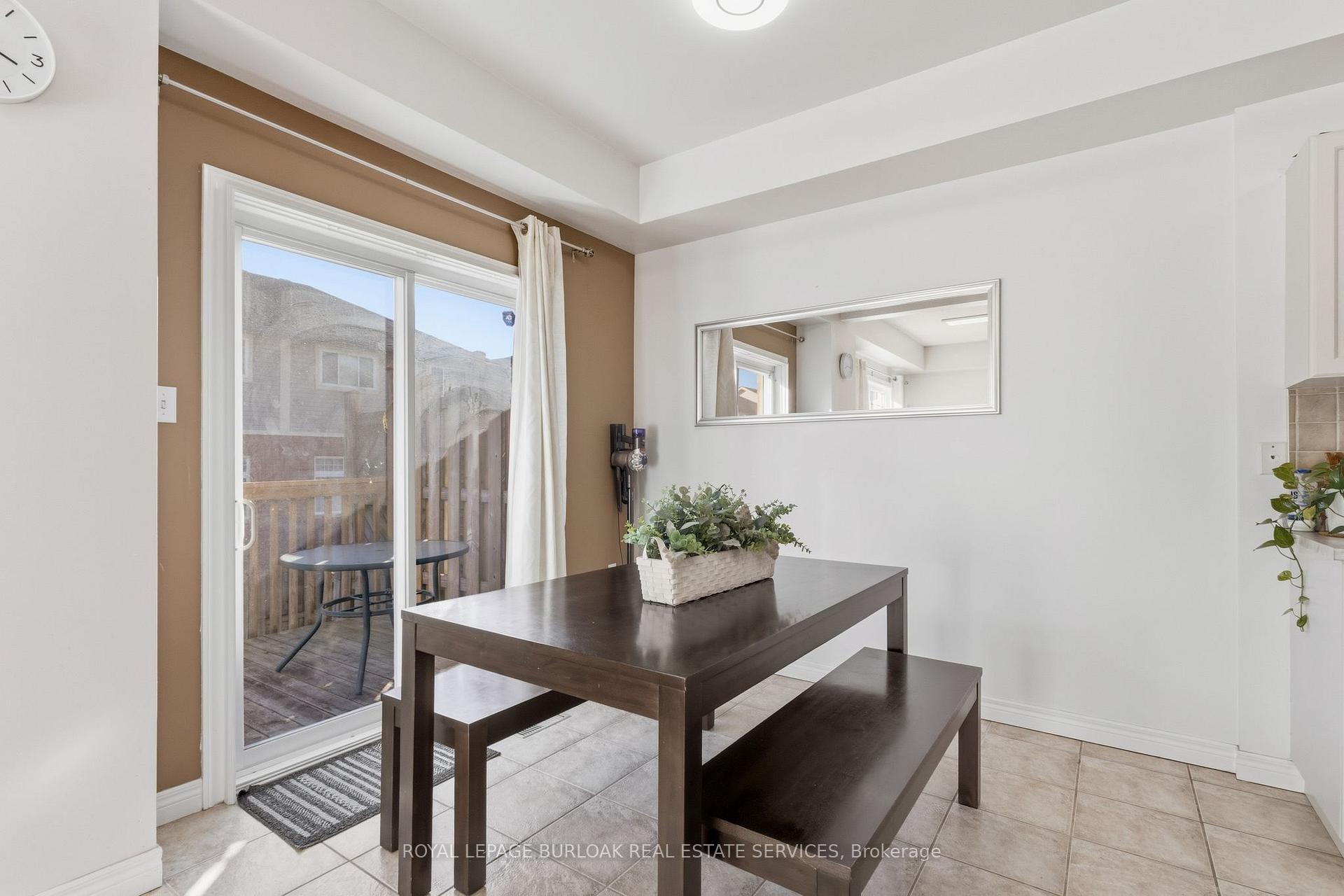 Photo 13 of Unit 37, 232 Stonehenge Drive, Hamilton, Meadowlands — HOMEH
