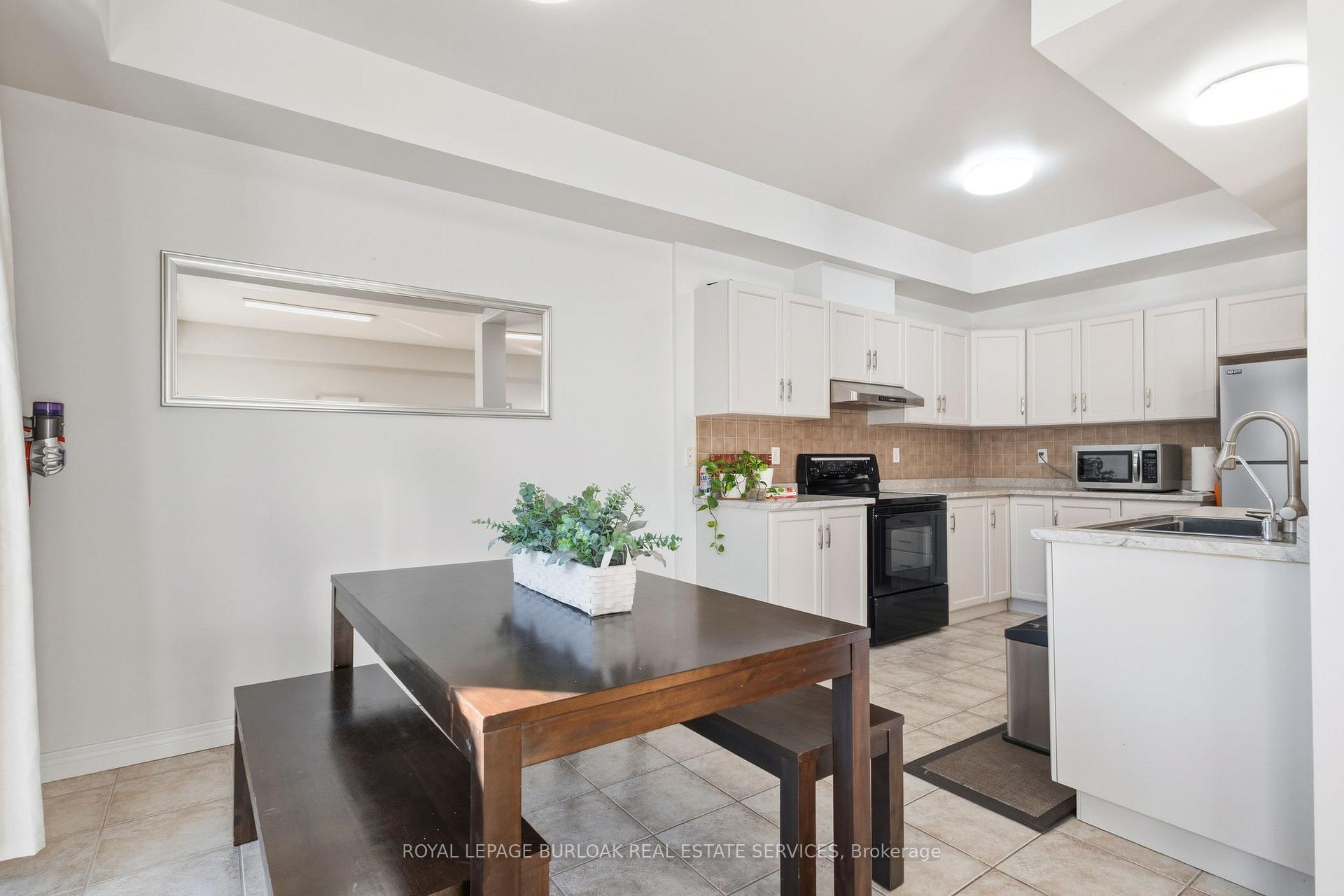 Photo 14 of Unit 37, 232 Stonehenge Drive, Hamilton, Meadowlands — HOMEH