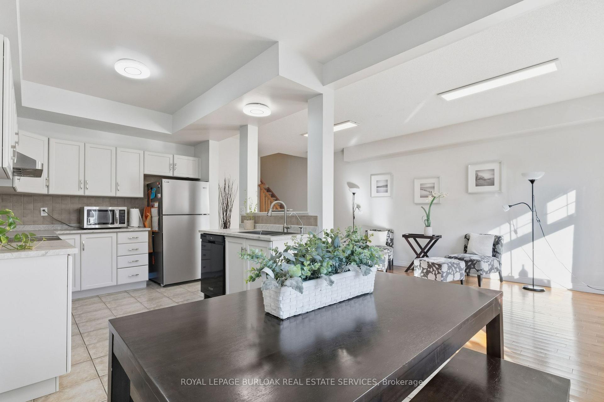 Photo 15 of Unit 37, 232 Stonehenge Drive, Hamilton, Meadowlands — HOMEH