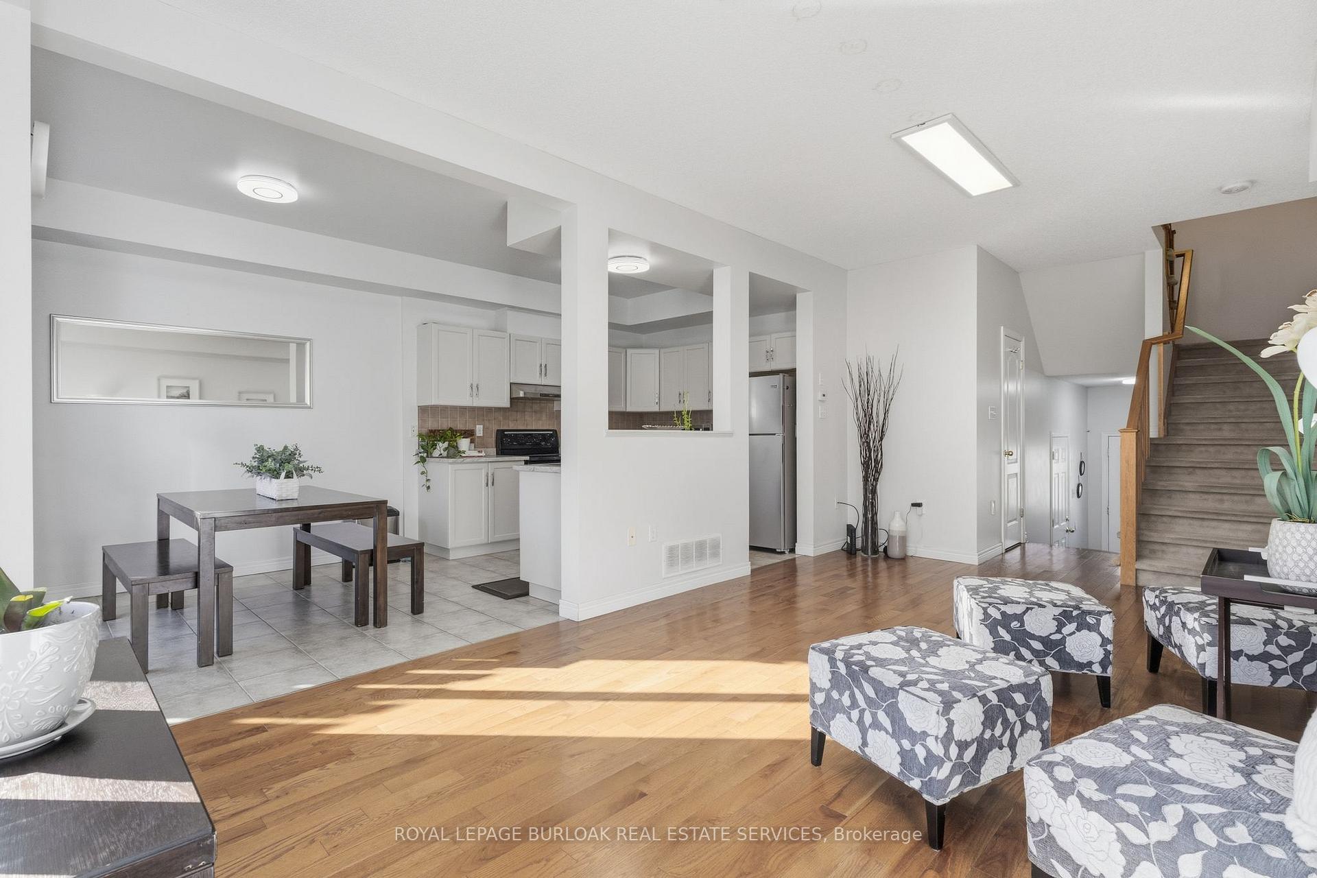 Photo 17 of Unit 37, 232 Stonehenge Drive, Hamilton, Meadowlands — HOMEH