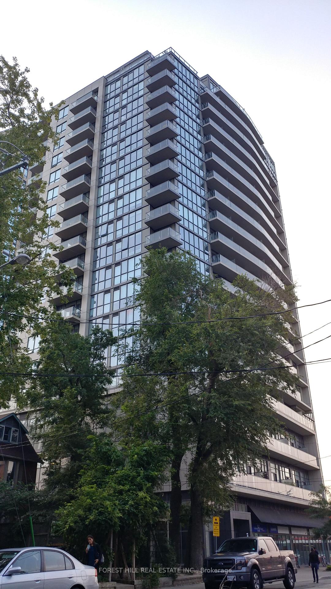 Front of Unit Ph01, 530 St. Clair Avenue W