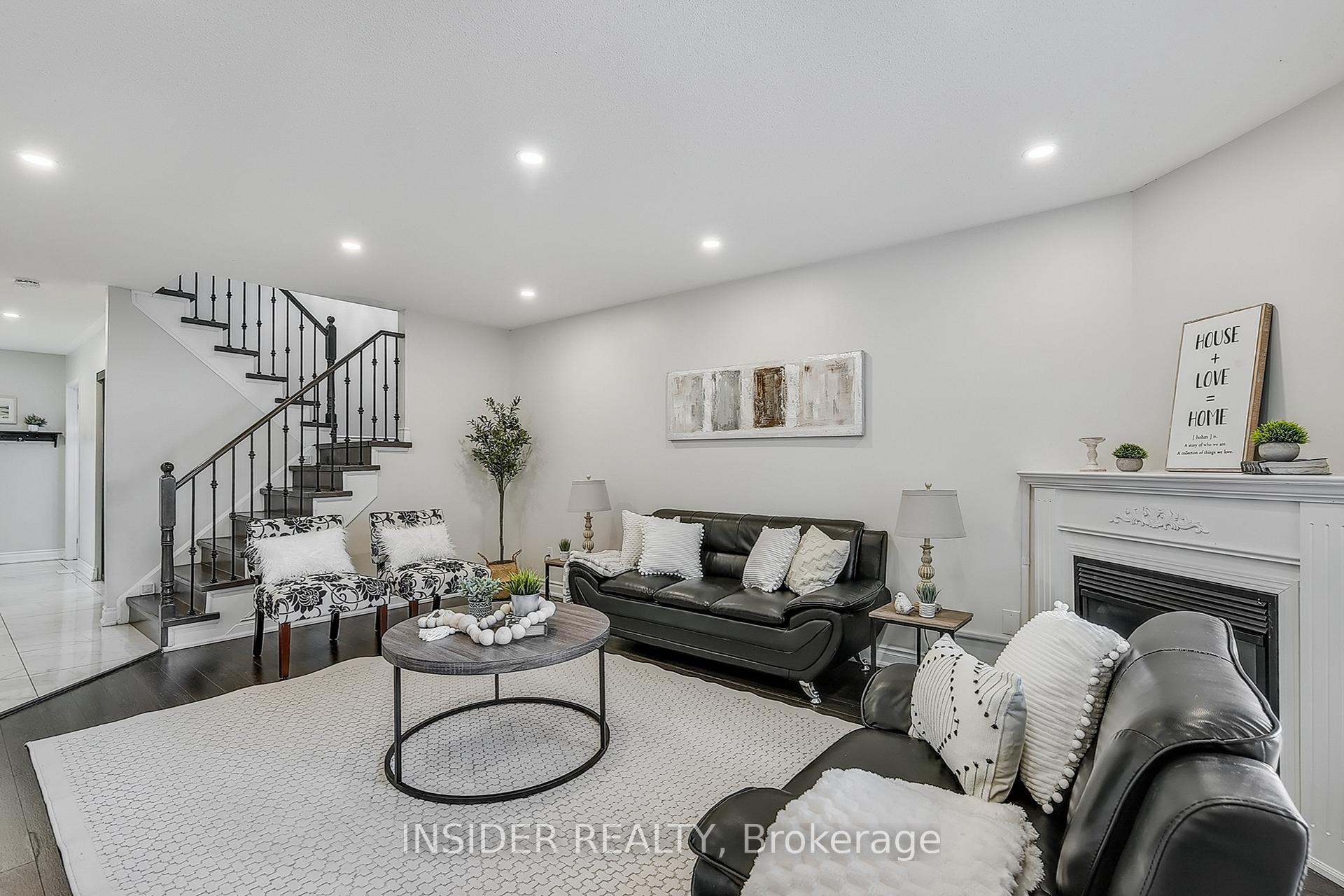Photo 2 of 35 Langlaw Drive, Cambridge, Christopher-Champlain — HOMEH