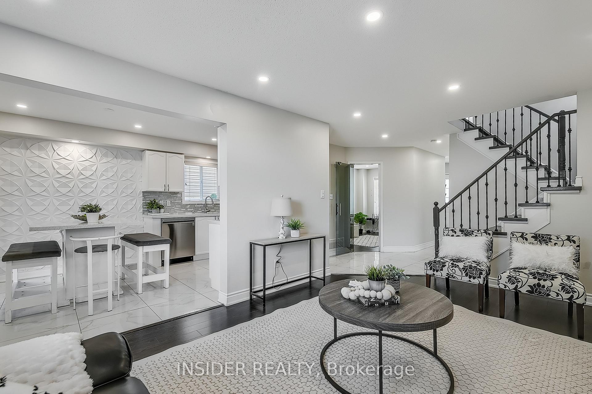 Photo 4 of 35 Langlaw Drive, Cambridge, Christopher-Champlain — HOMEH
