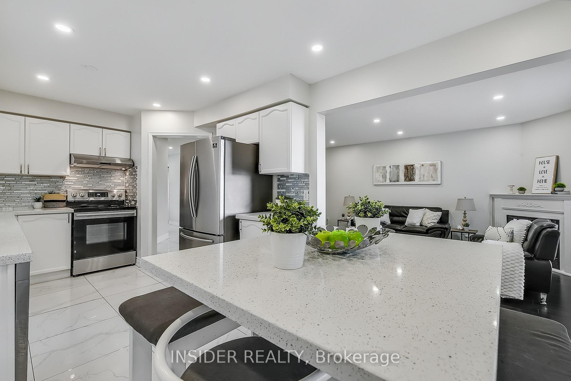Photo 8 of 35 Langlaw Drive, Cambridge, Christopher-Champlain — HOMEH