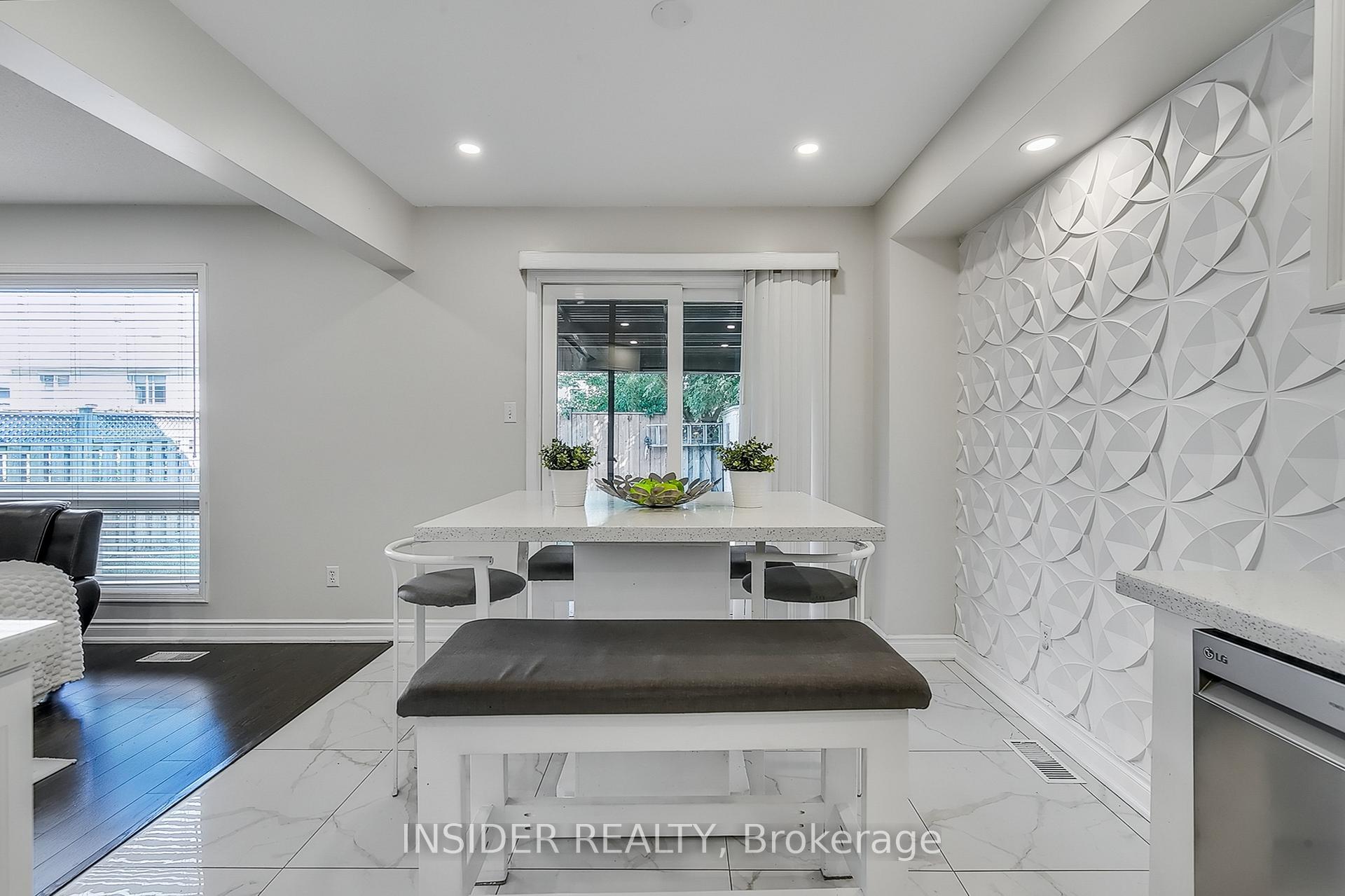 Photo 9 of 35 Langlaw Drive, Cambridge, Christopher-Champlain — HOMEH