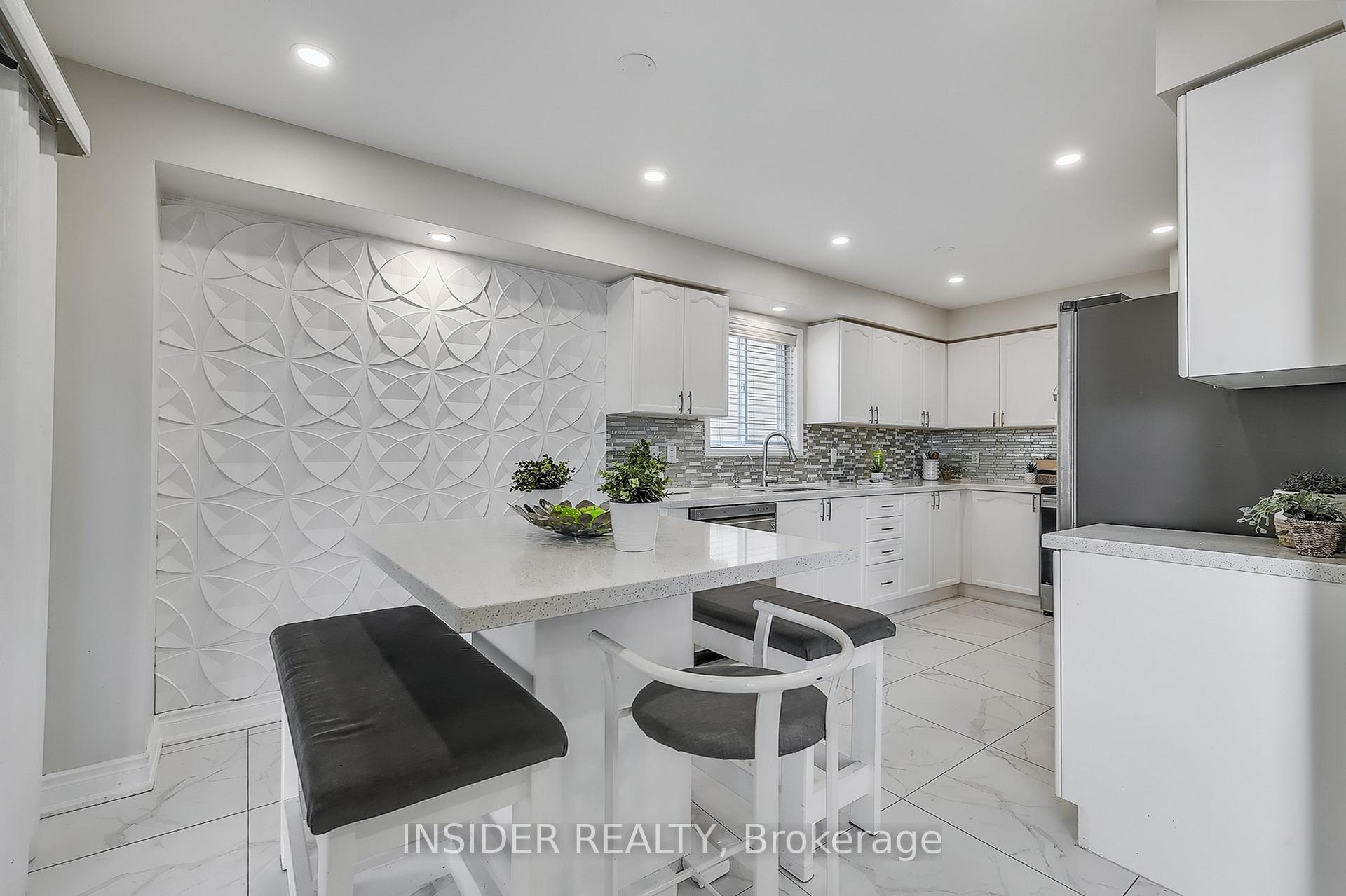 Photo 10 of 35 Langlaw Drive, Cambridge, Christopher-Champlain — HOMEH
