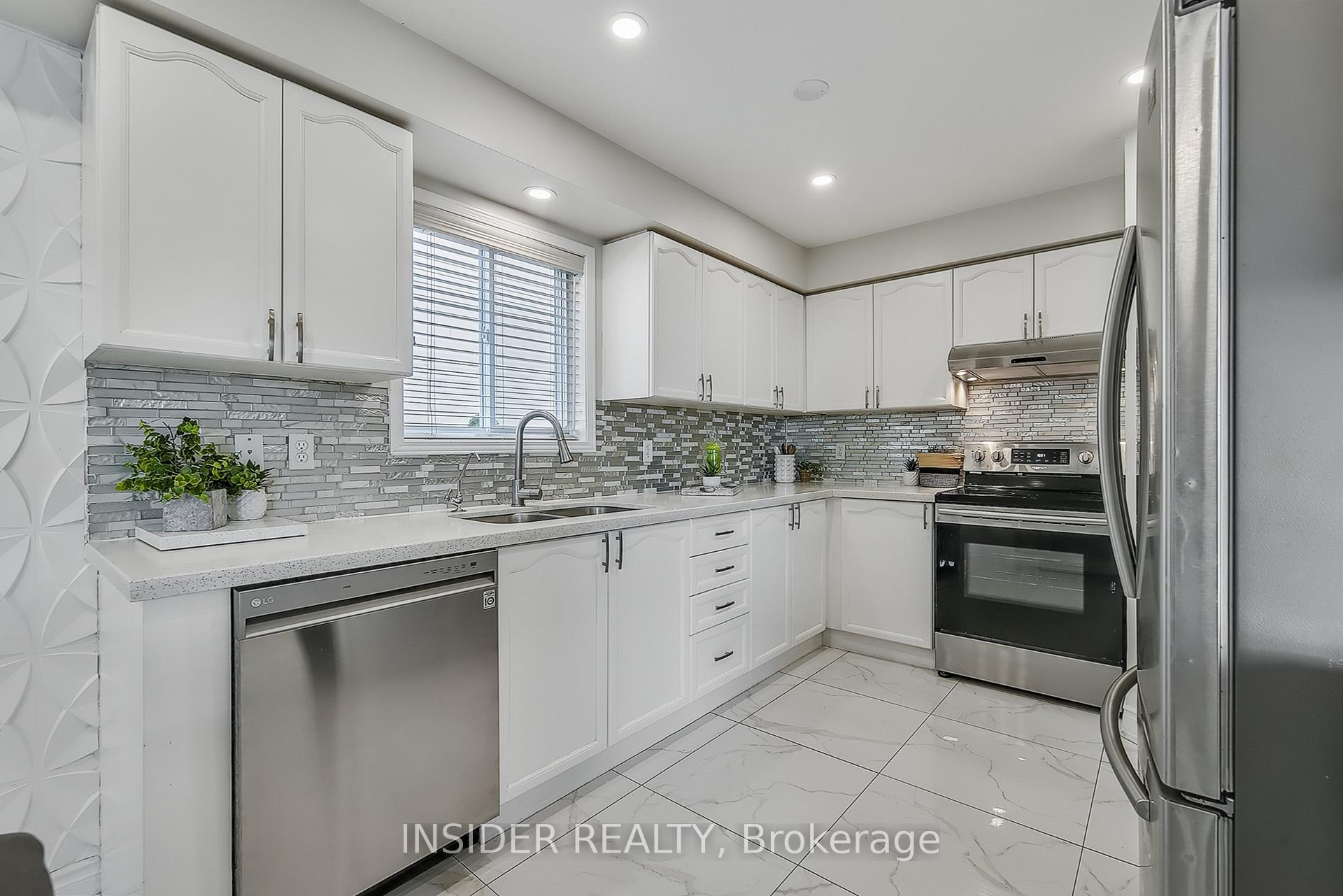 Photo 14 of 35 Langlaw Drive, Cambridge, Christopher-Champlain — HOMEH