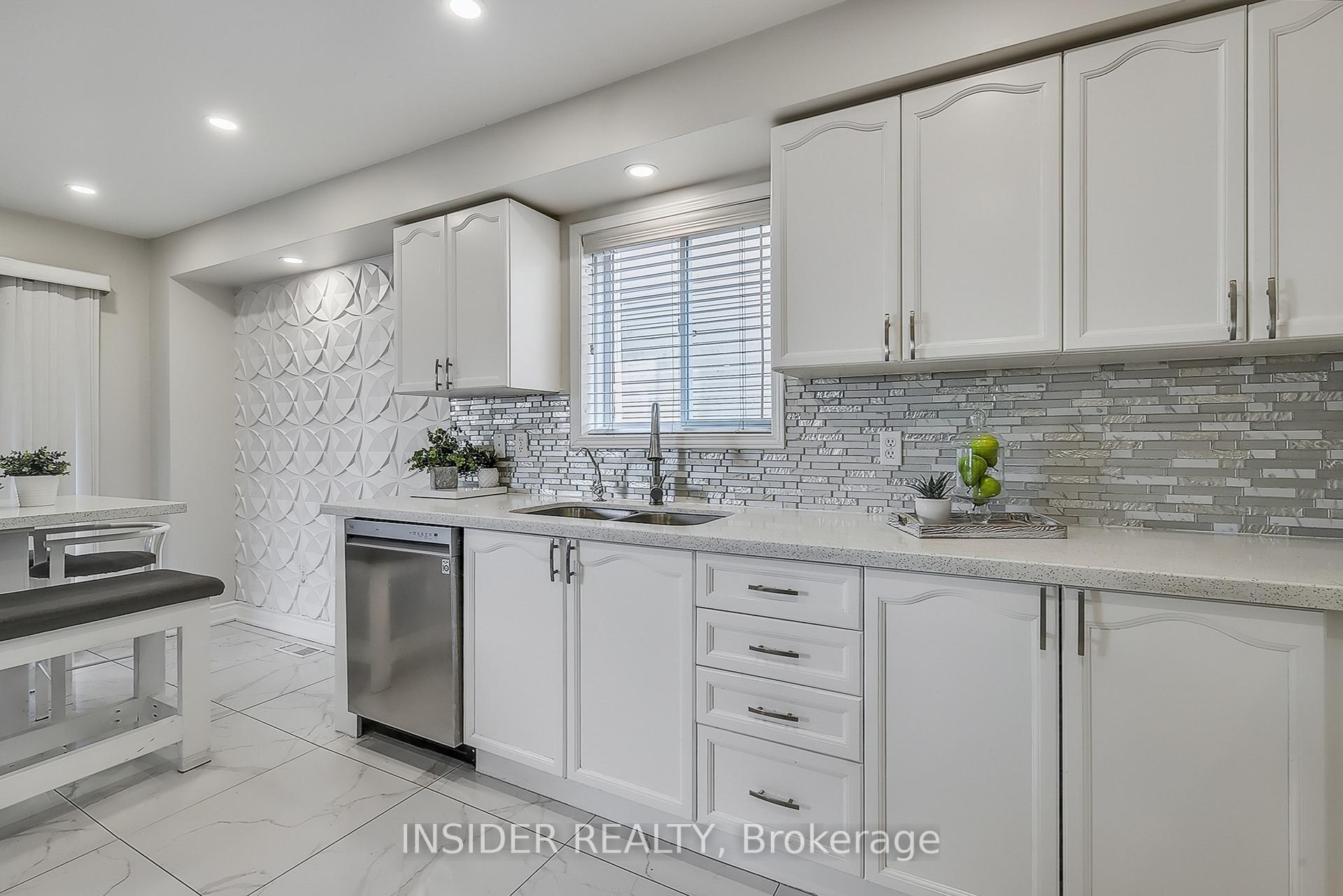 Photo 11 of 35 Langlaw Drive, Cambridge, Christopher-Champlain — HOMEH