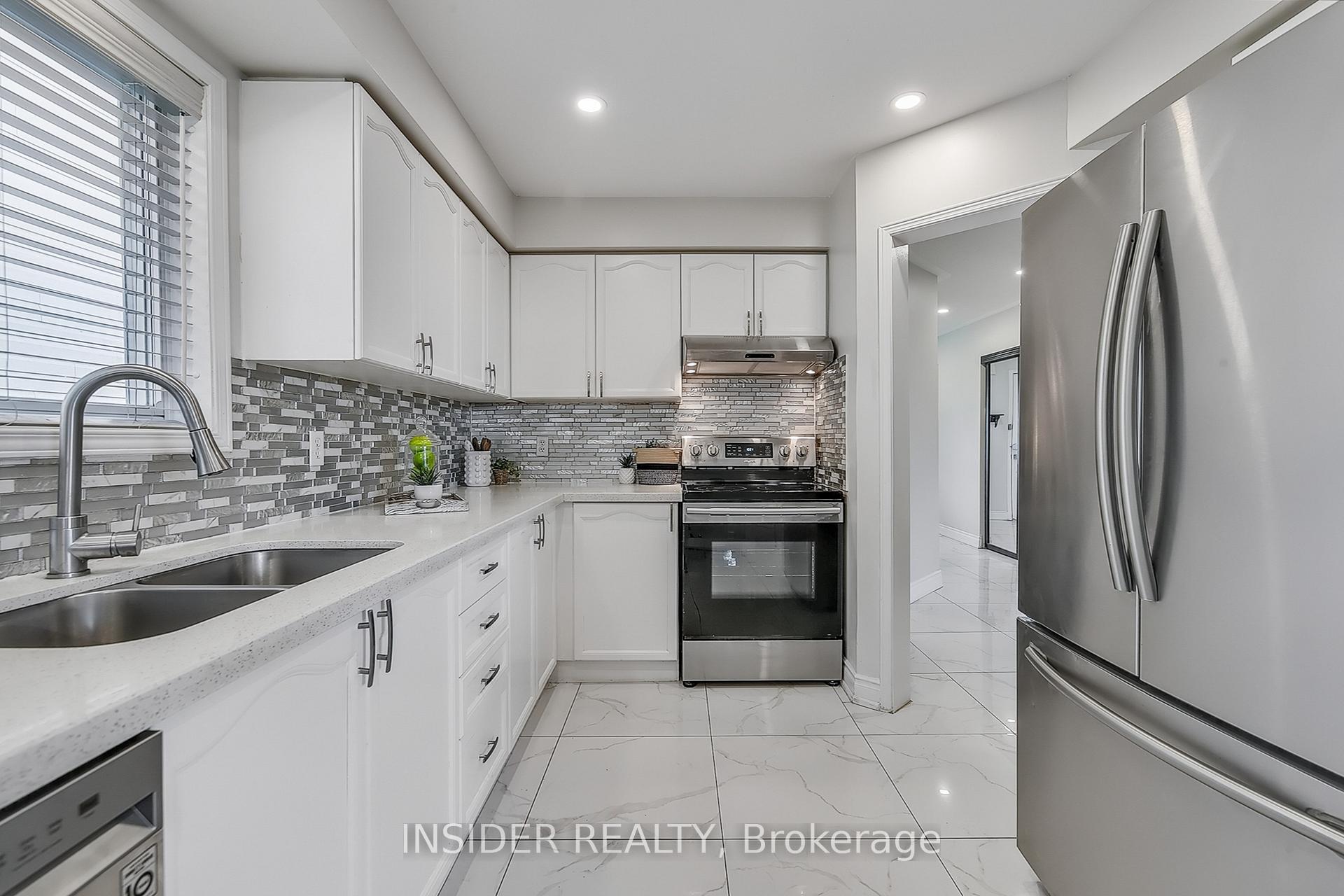 Photo 12 of 35 Langlaw Drive, Cambridge, Christopher-Champlain — HOMEH