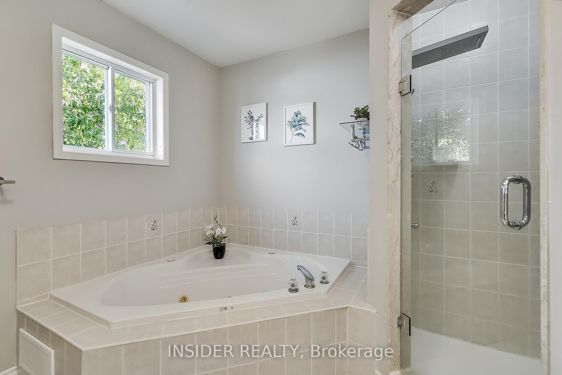 Photo 17 of 35 Langlaw Drive, Cambridge, Christopher-Champlain — HOMEH