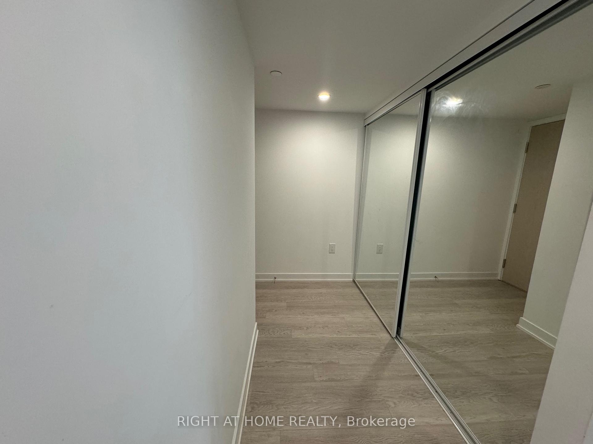 Photo 5 of Unit 323, 3 Strathgowan Avenue, Toronto, Lawrence Park South — HOMEH