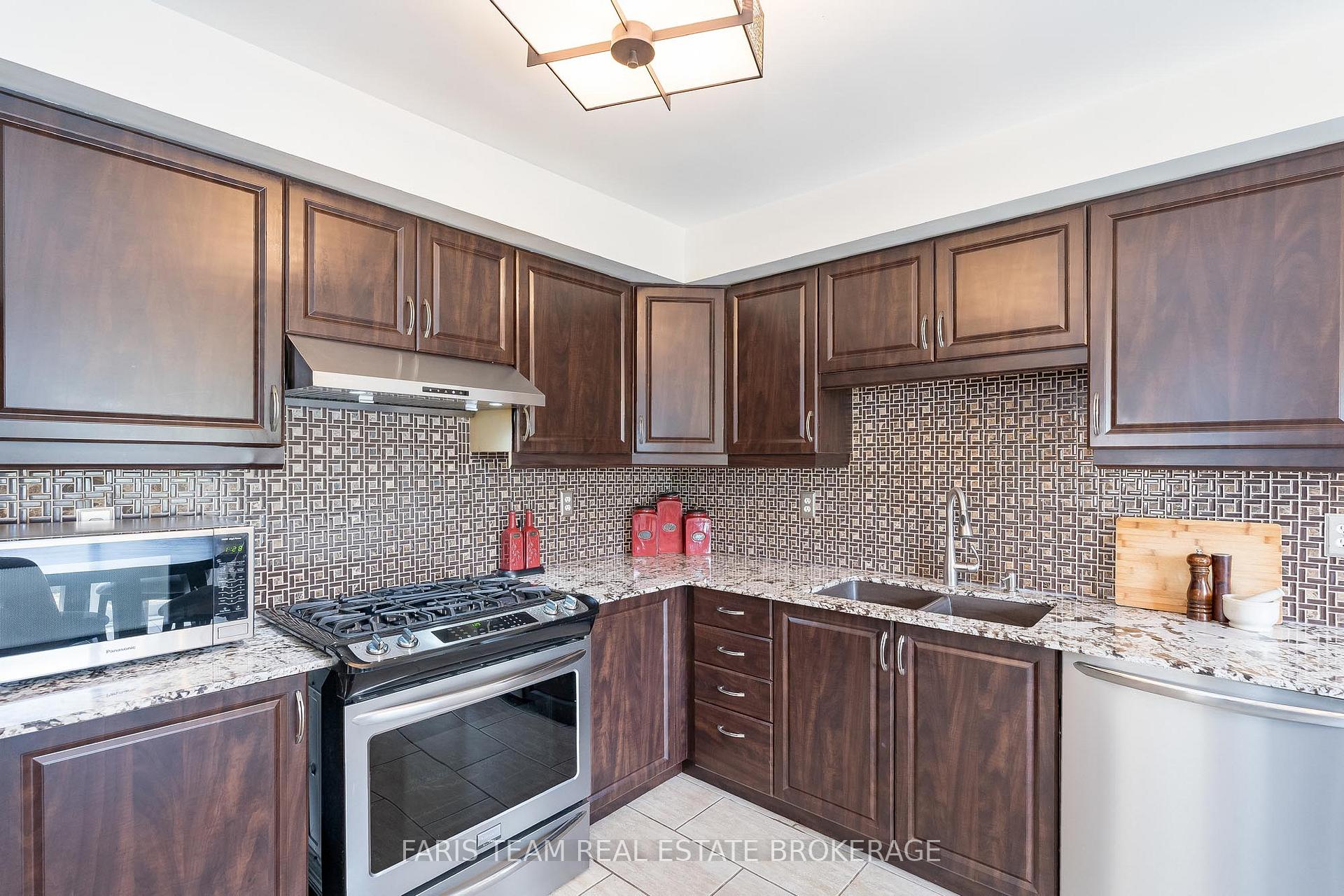 Photo 2 of 123 Holly Meadow Road, Barrie, Holly — HOMEH