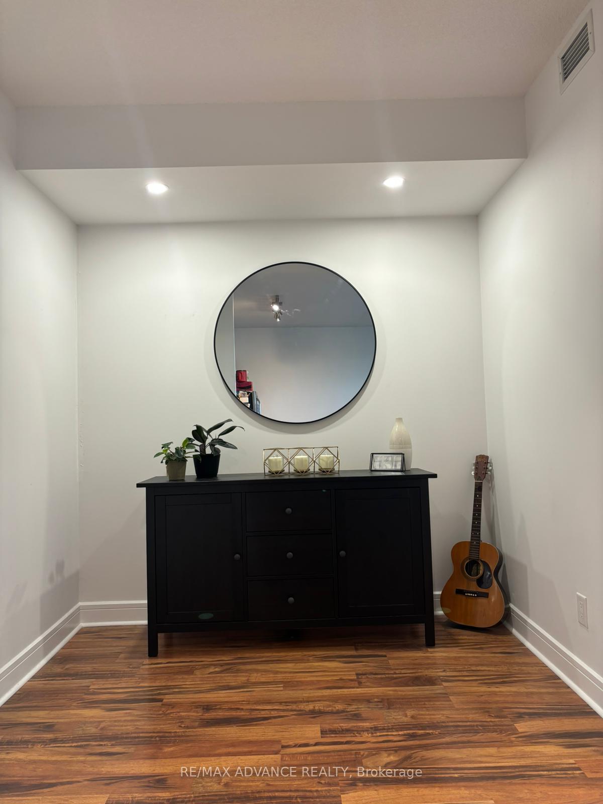 Photo 5 of Unit 1013, 35 Brian Peck Crescent, Toronto, Thorncliffe Park — HOMEH