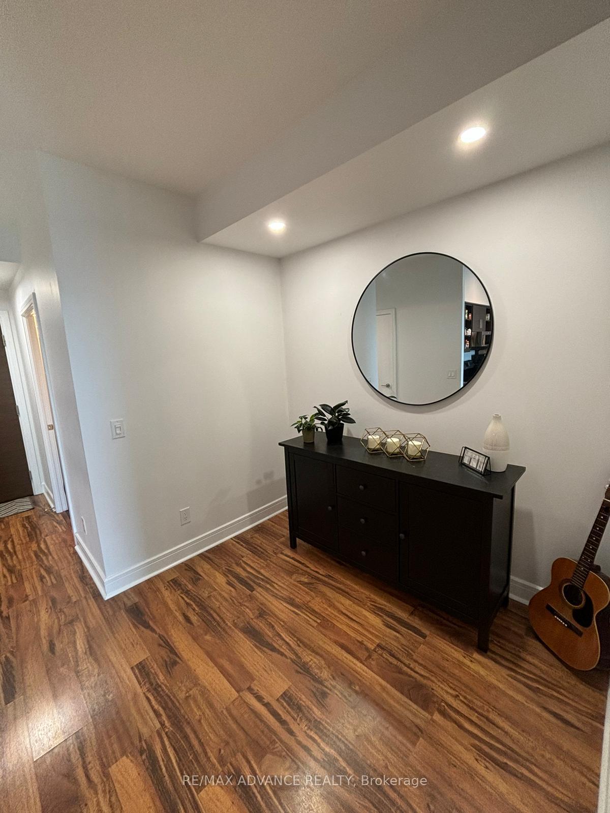 Photo 6 of Unit 1013, 35 Brian Peck Crescent, Toronto, Thorncliffe Park — HOMEH