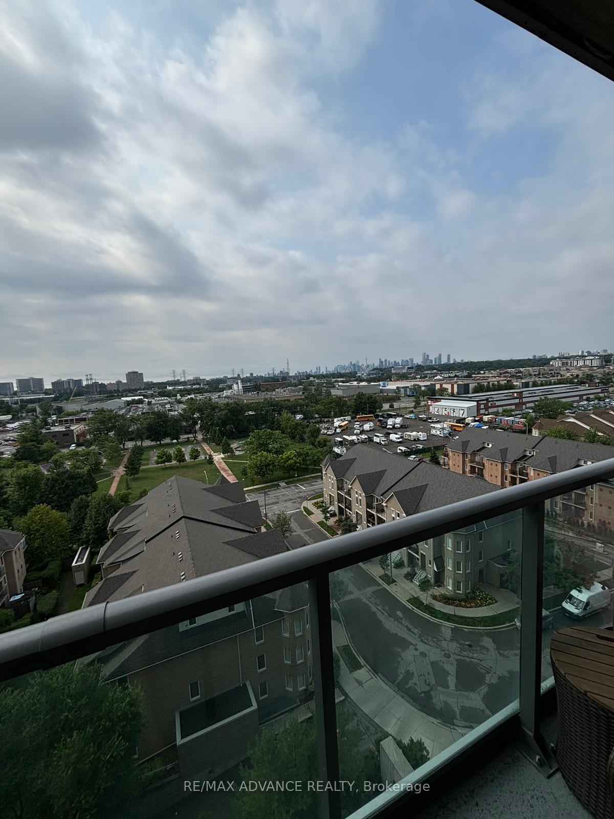 Photo 11 of Unit 1013, 35 Brian Peck Crescent, Toronto, Thorncliffe Park — HOMEH