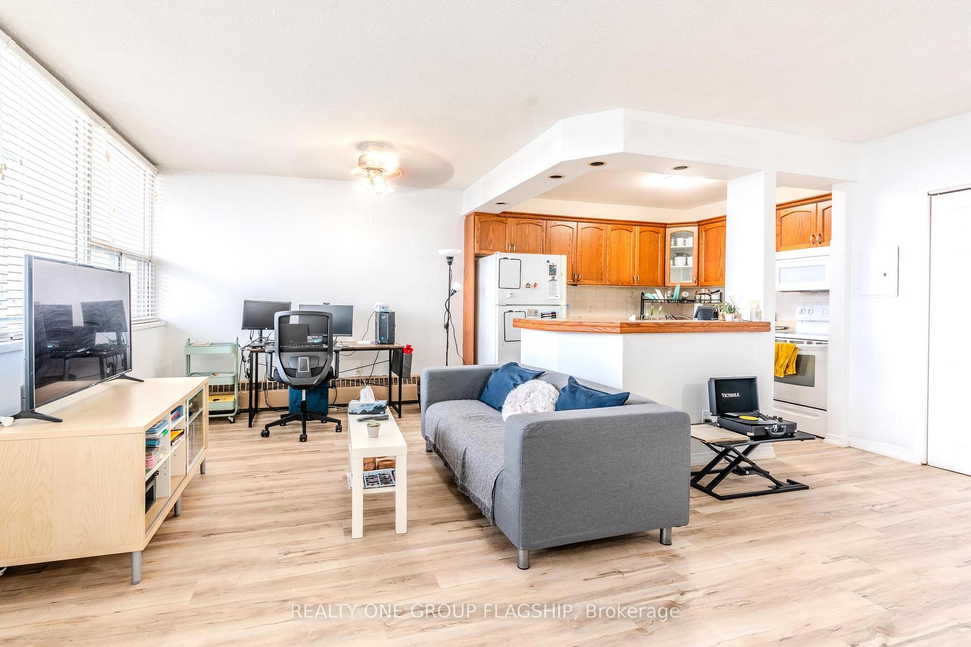 Front of Unit 702, 293 Mohawk Road E