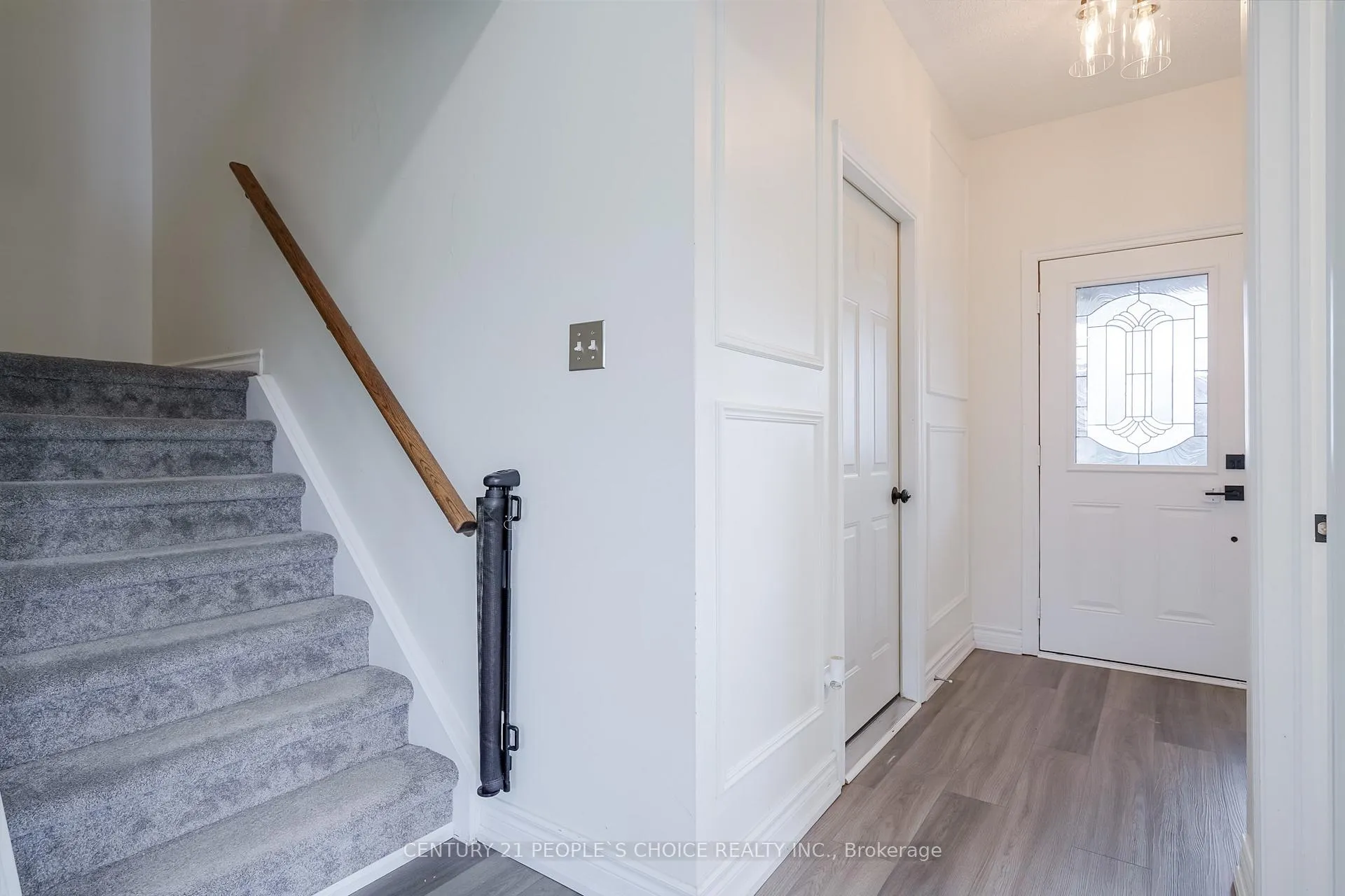 Photo 5 of 38 Taft Place, Clarington, Bowmanville — HOMEH