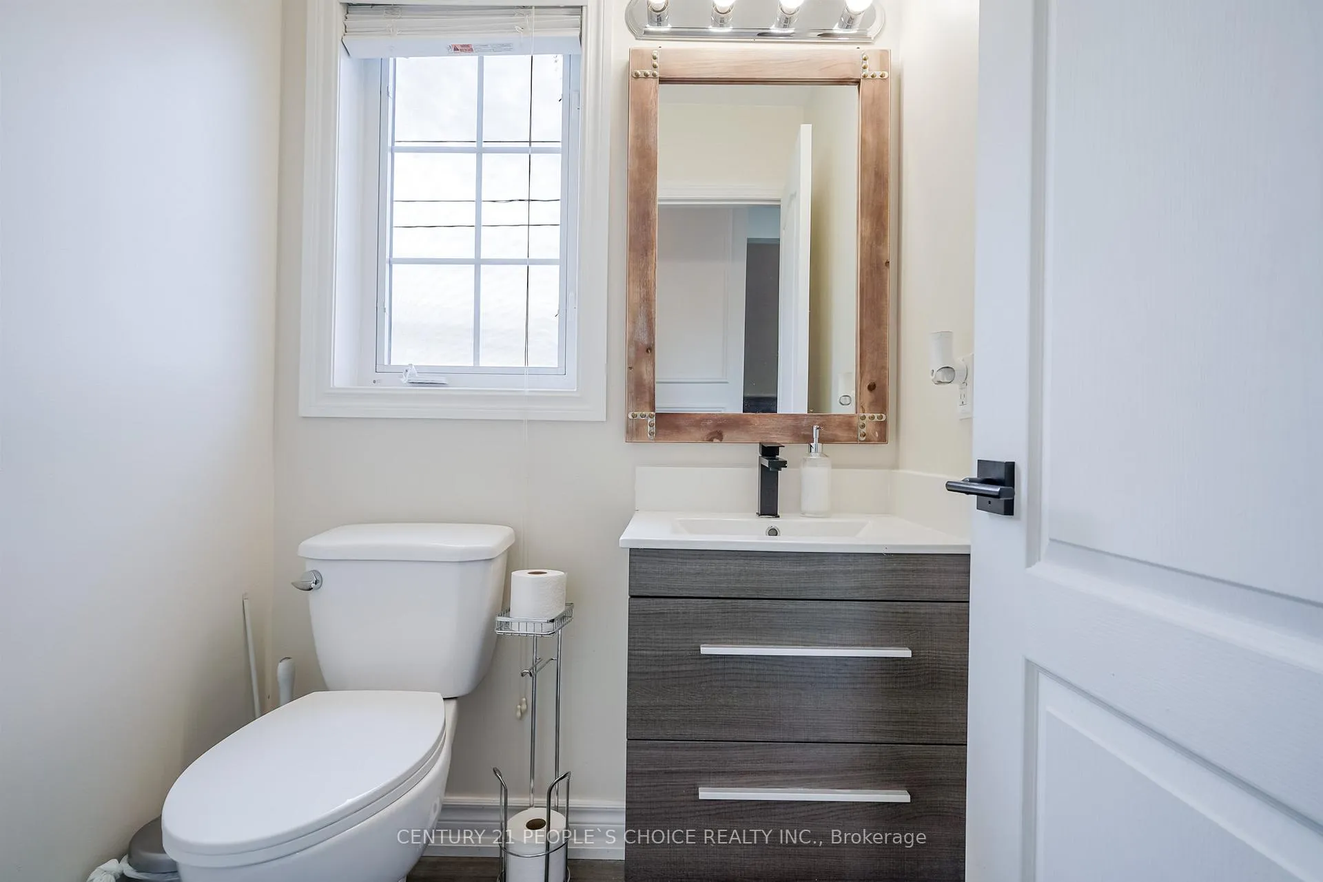 Photo 6 of 38 Taft Place, Clarington, Bowmanville — HOMEH