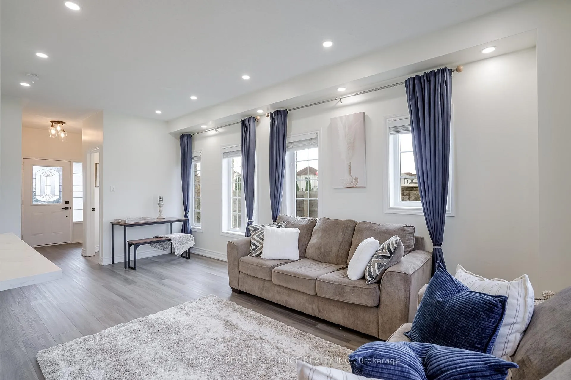Photo 10 of 38 Taft Place, Clarington, Bowmanville — HOMEH