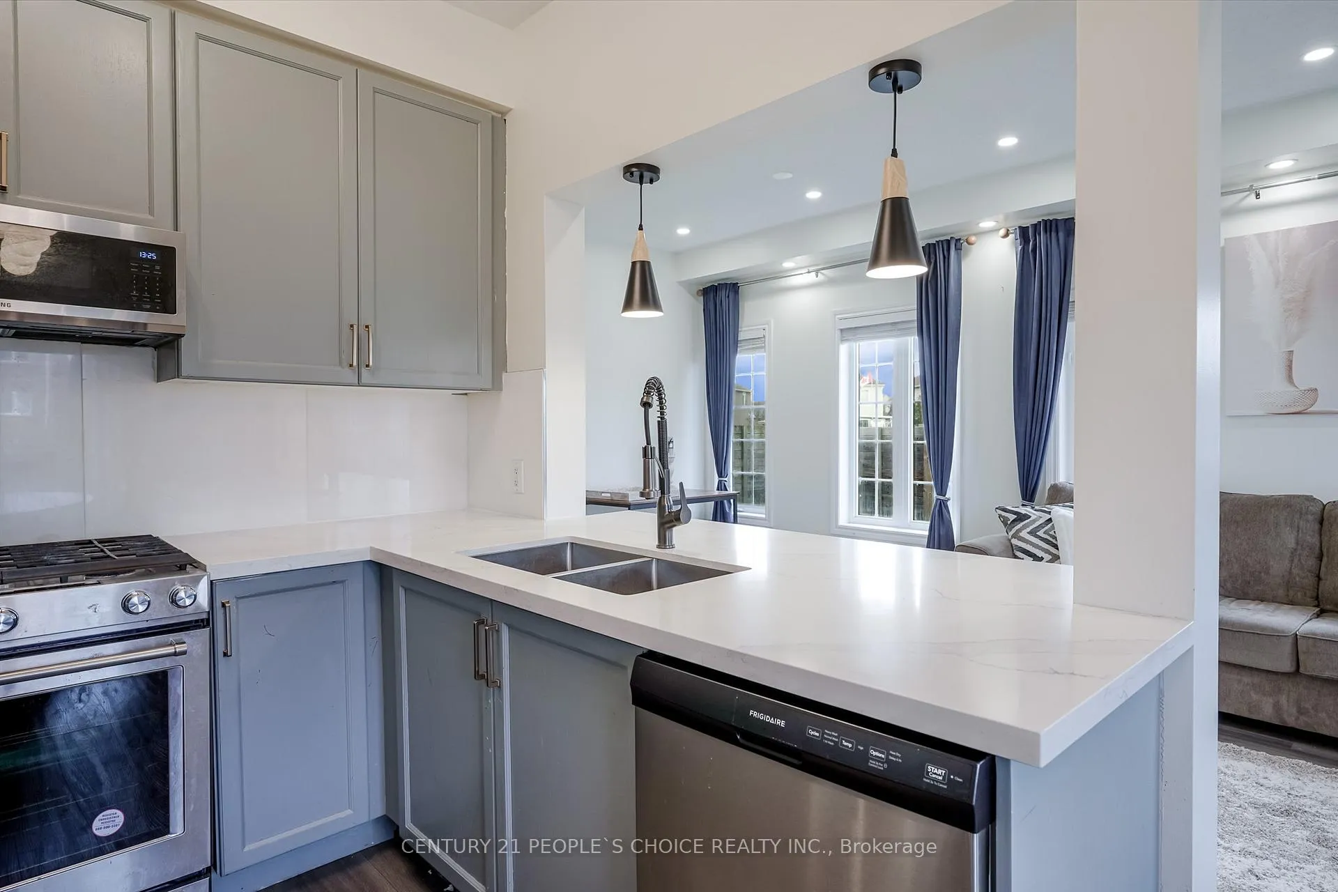 Photo 14 of 38 Taft Place, Clarington, Bowmanville — HOMEH