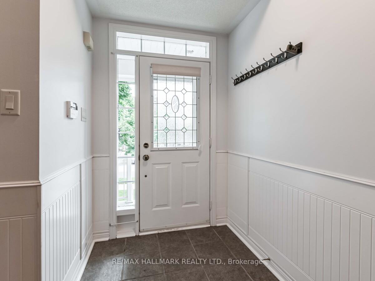 Photo 2 of 231 Kirkvalley Crescent, Aurora, Bayview Wellington — HOMEH