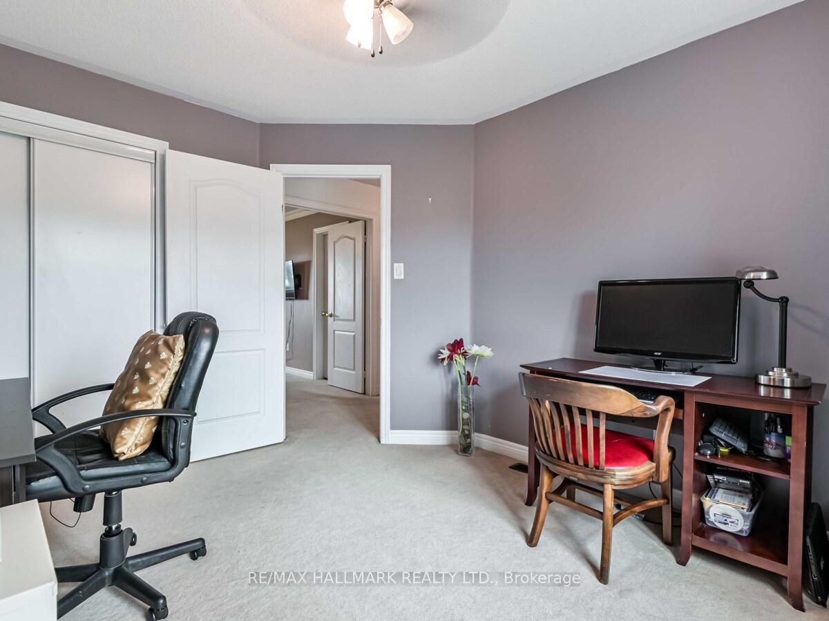 Photo 14 of 231 Kirkvalley Crescent, Aurora, Bayview Wellington — HOMEH