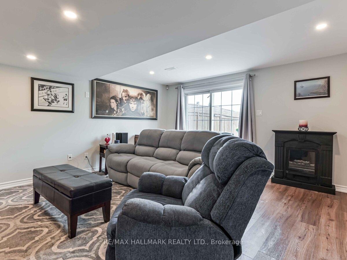 Photo 15 of 231 Kirkvalley Crescent, Aurora, Bayview Wellington — HOMEH