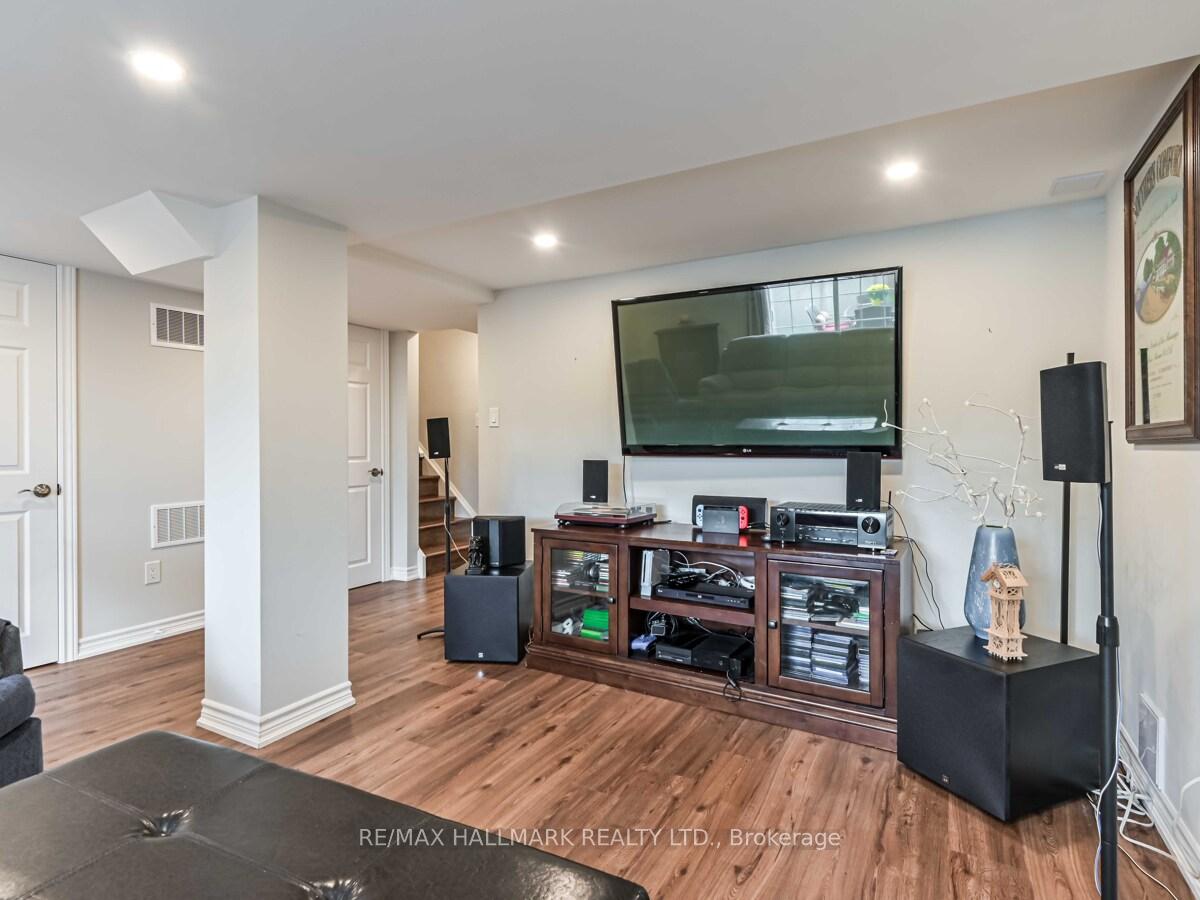 Photo 17 of 231 Kirkvalley Crescent, Aurora, Bayview Wellington — HOMEH