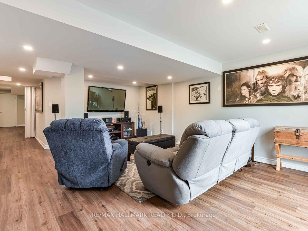 Photo 20 of 231 Kirkvalley Crescent, Aurora, Bayview Wellington — HOMEH