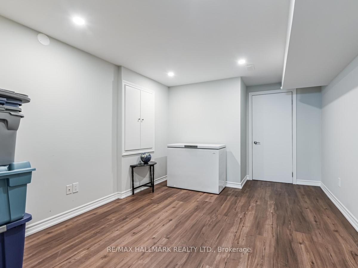 Photo 21 of 231 Kirkvalley Crescent, Aurora, Bayview Wellington — HOMEH