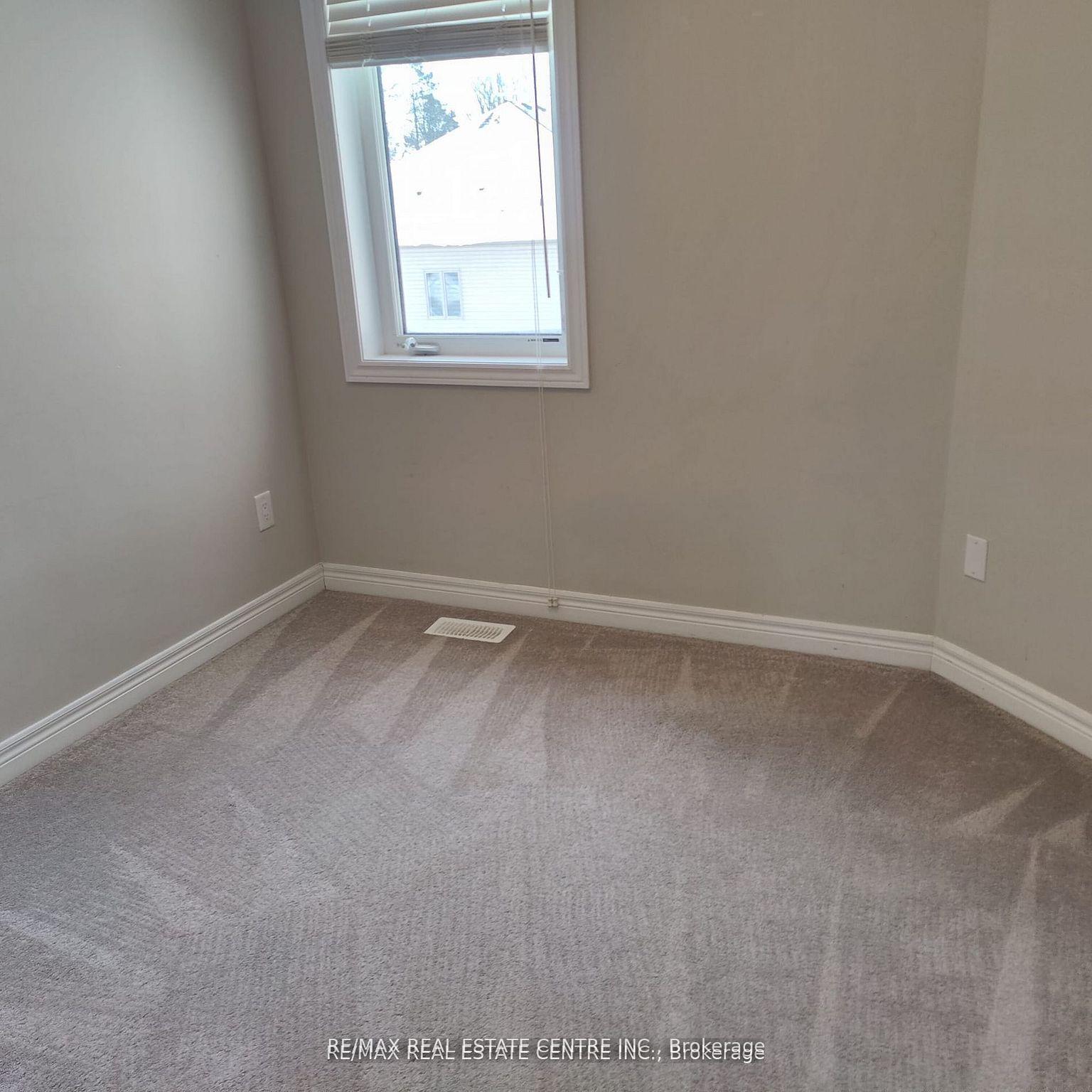Photo 11 of 630 Linden Drive E, Cambridge, Preston Heights — HOMEH