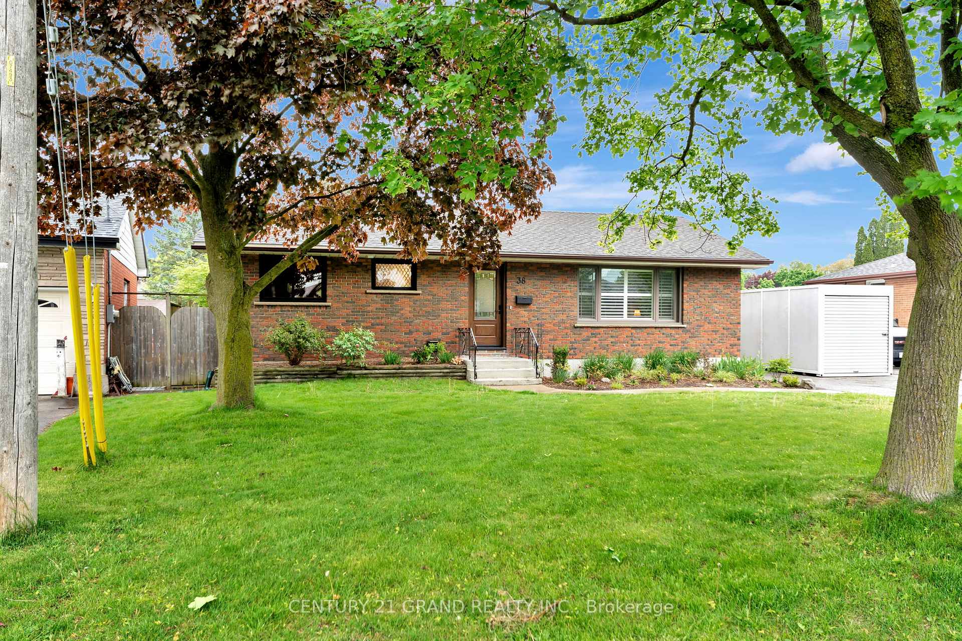 Photo 1 of 38 Hickery Place, Brant, Brantford Twp — HOMEH