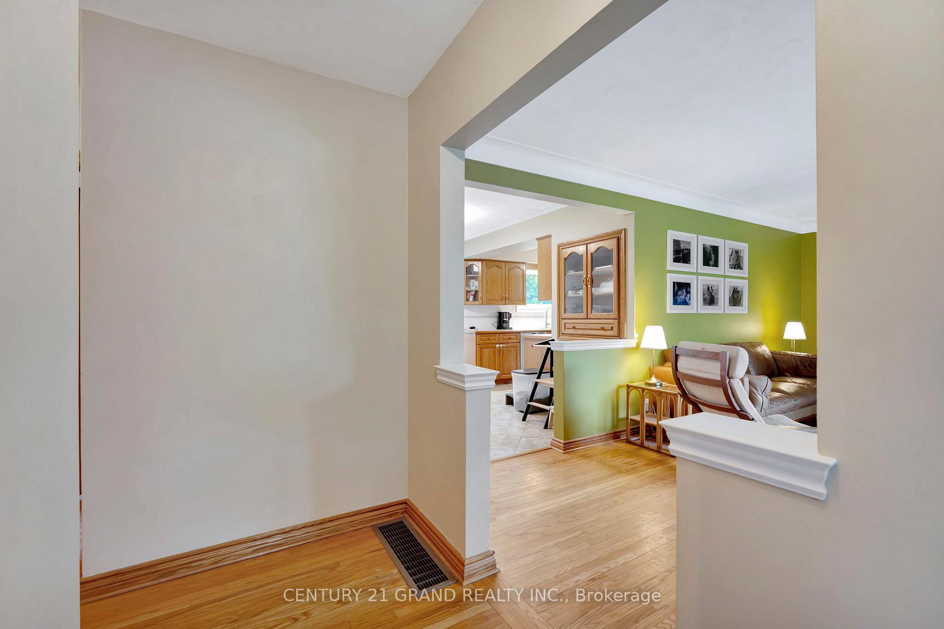 Photo 4 of 38 Hickery Place, Brant, Brantford Twp — HOMEH