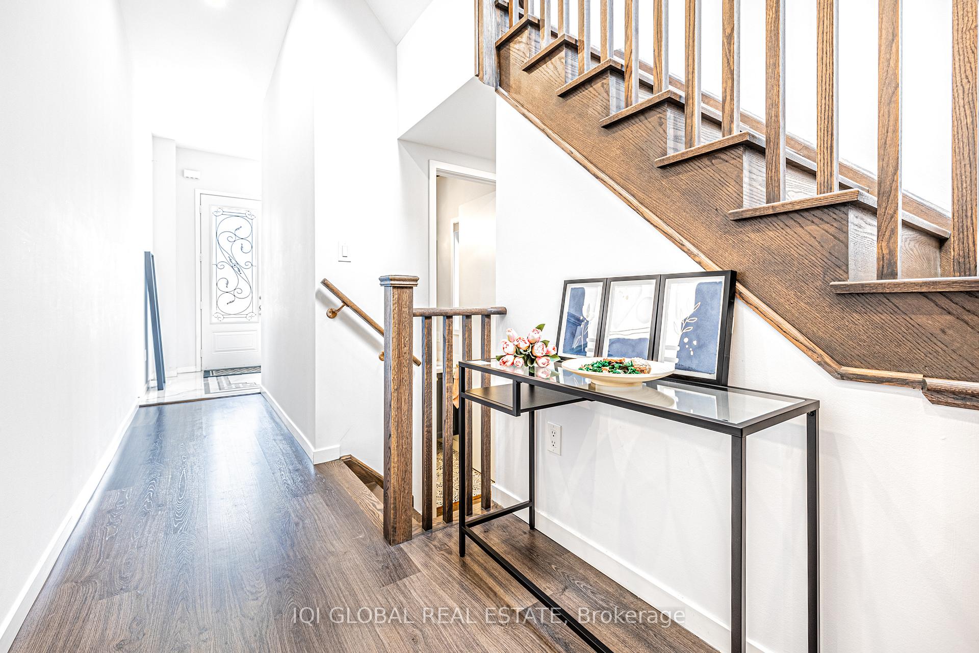 Photo 3 of 50 Elyse Court, Aurora, Bayview Northeast — HOMEH