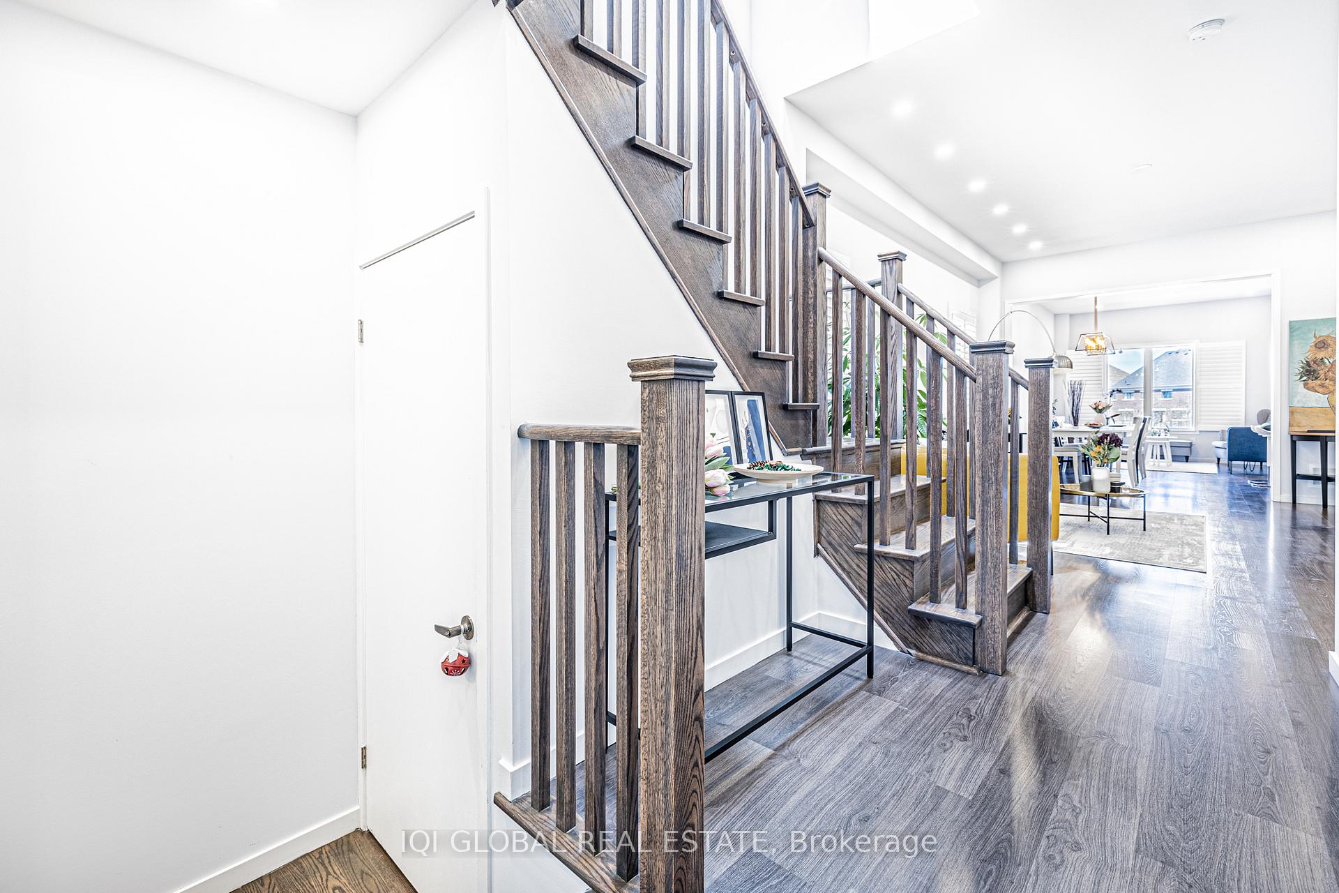 Photo 4 of 50 Elyse Court, Aurora, Bayview Northeast — HOMEH