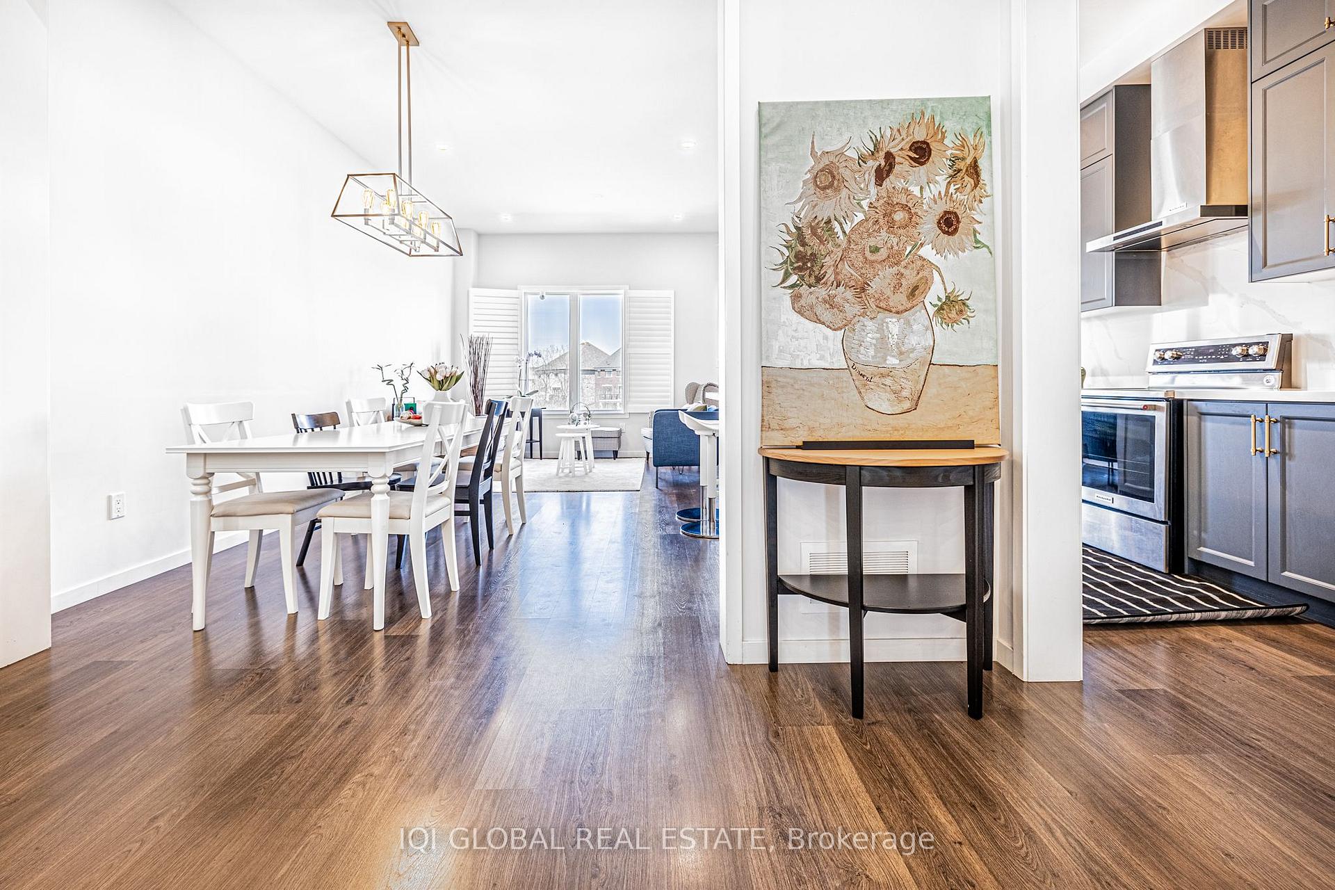 Photo 10 of 50 Elyse Court, Aurora, Bayview Northeast — HOMEH