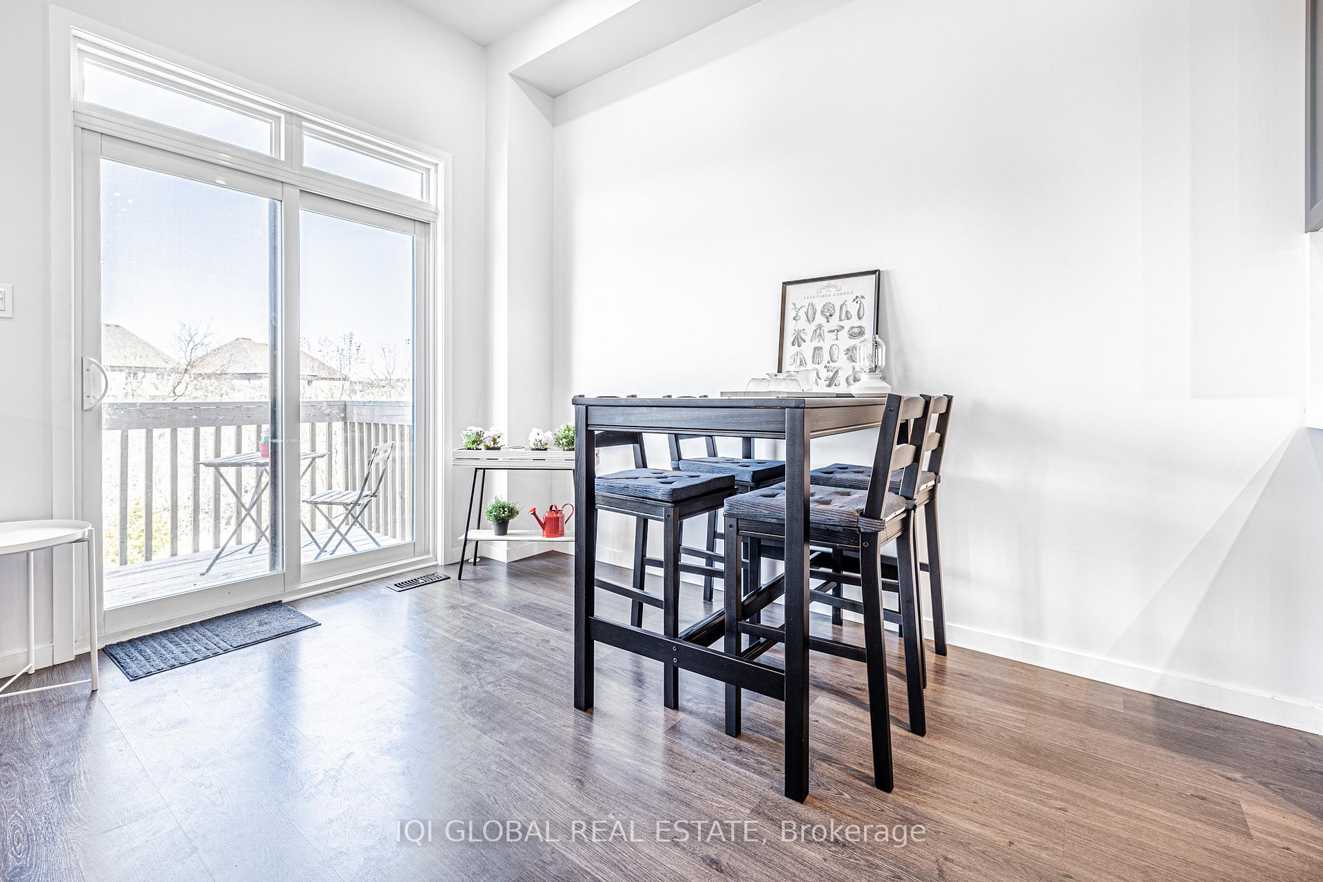 Photo 12 of 50 Elyse Court, Aurora, Bayview Northeast — HOMEH