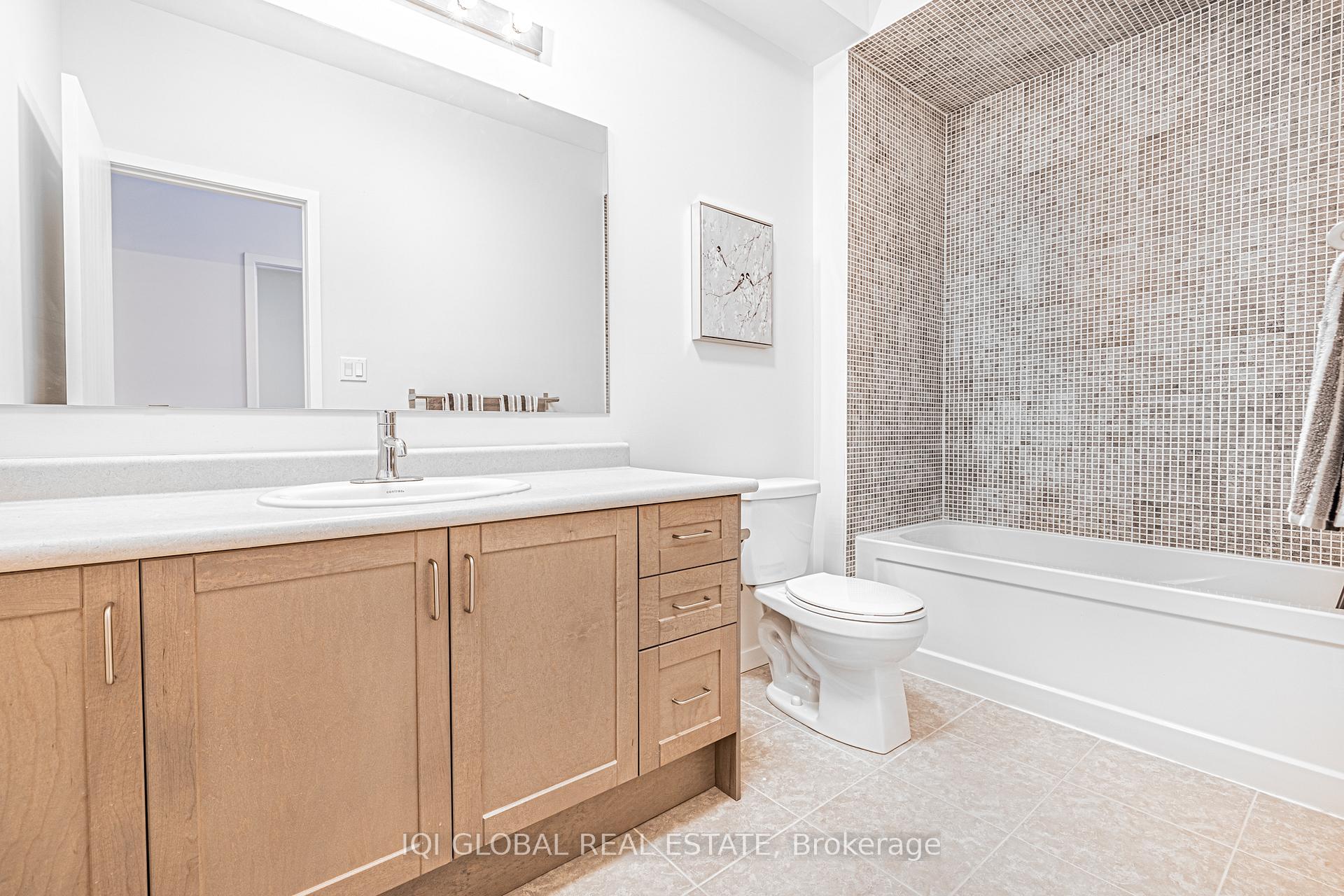 Photo 24 of 50 Elyse Court, Aurora, Bayview Northeast — HOMEH