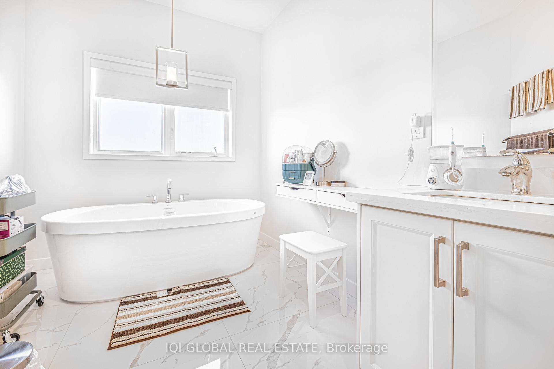Photo 27 of 50 Elyse Court, Aurora, Bayview Northeast — HOMEH