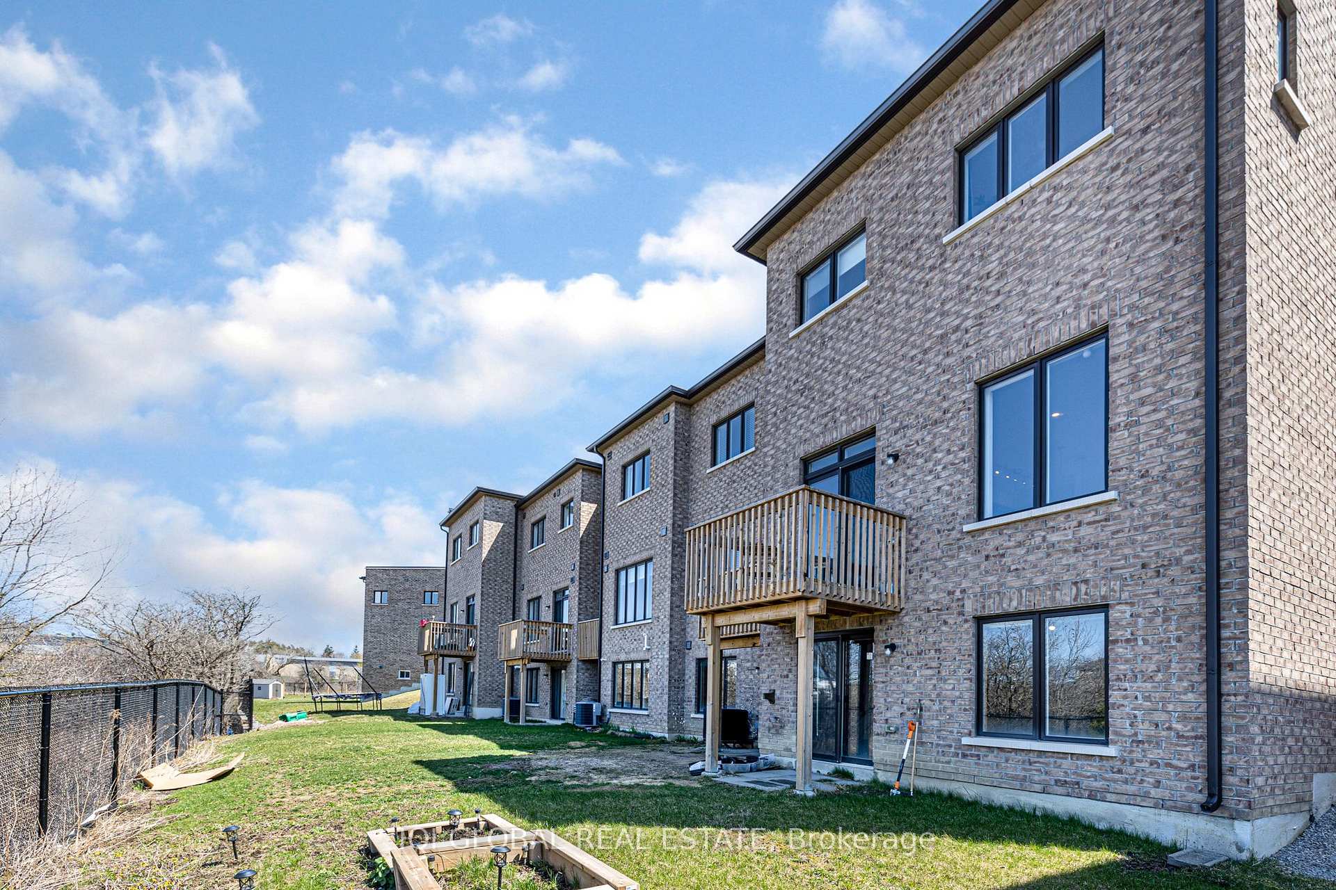 Photo 30 of 50 Elyse Court, Aurora, Bayview Northeast — HOMEH