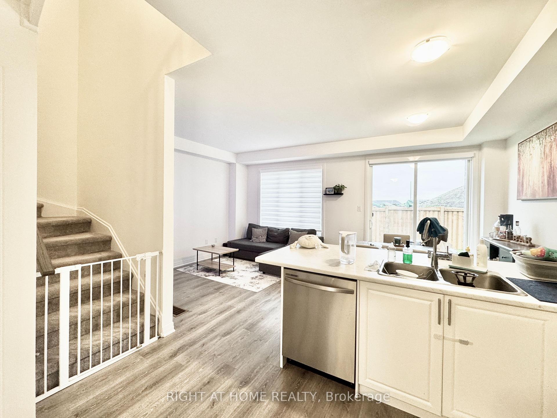 Photo 6 of 19 Sagewood Avenue, Barrie, Rural Barrie Southeast — HOMEH