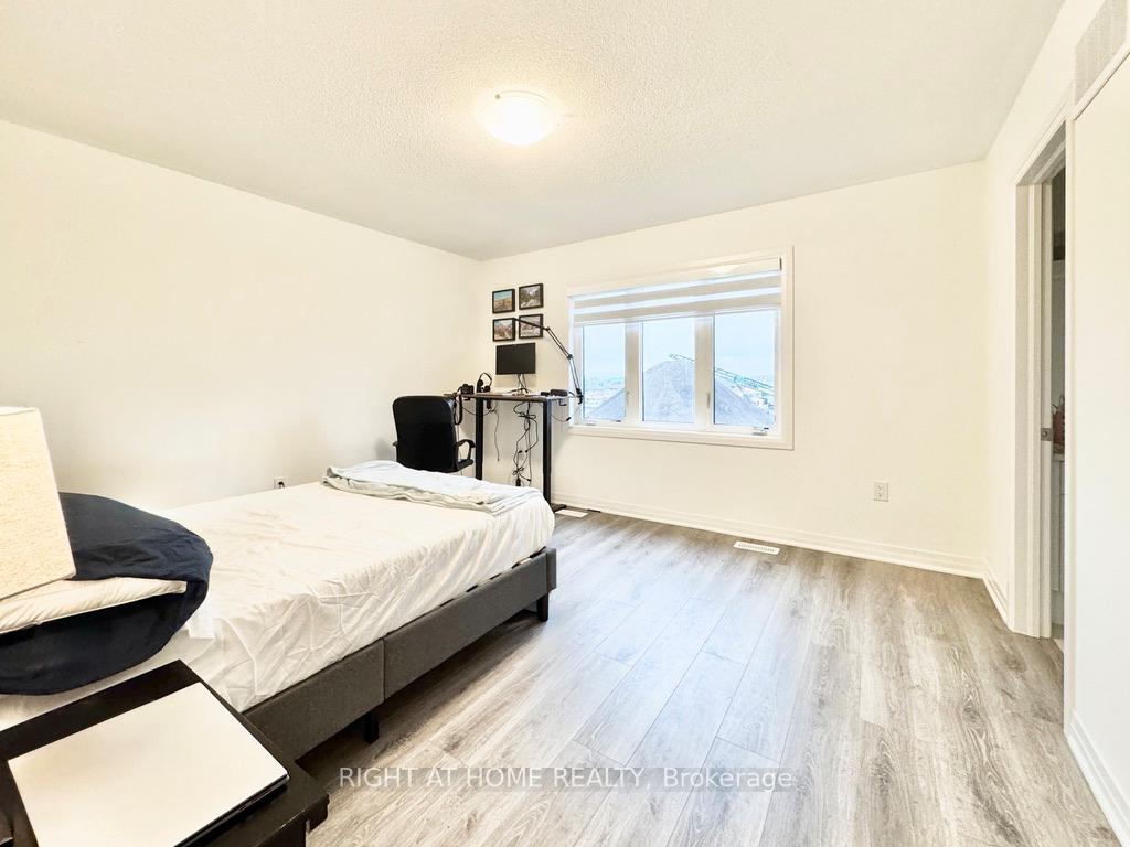 Photo 5 of 19 Sagewood Avenue, Barrie, Rural Barrie Southeast — HOMEH